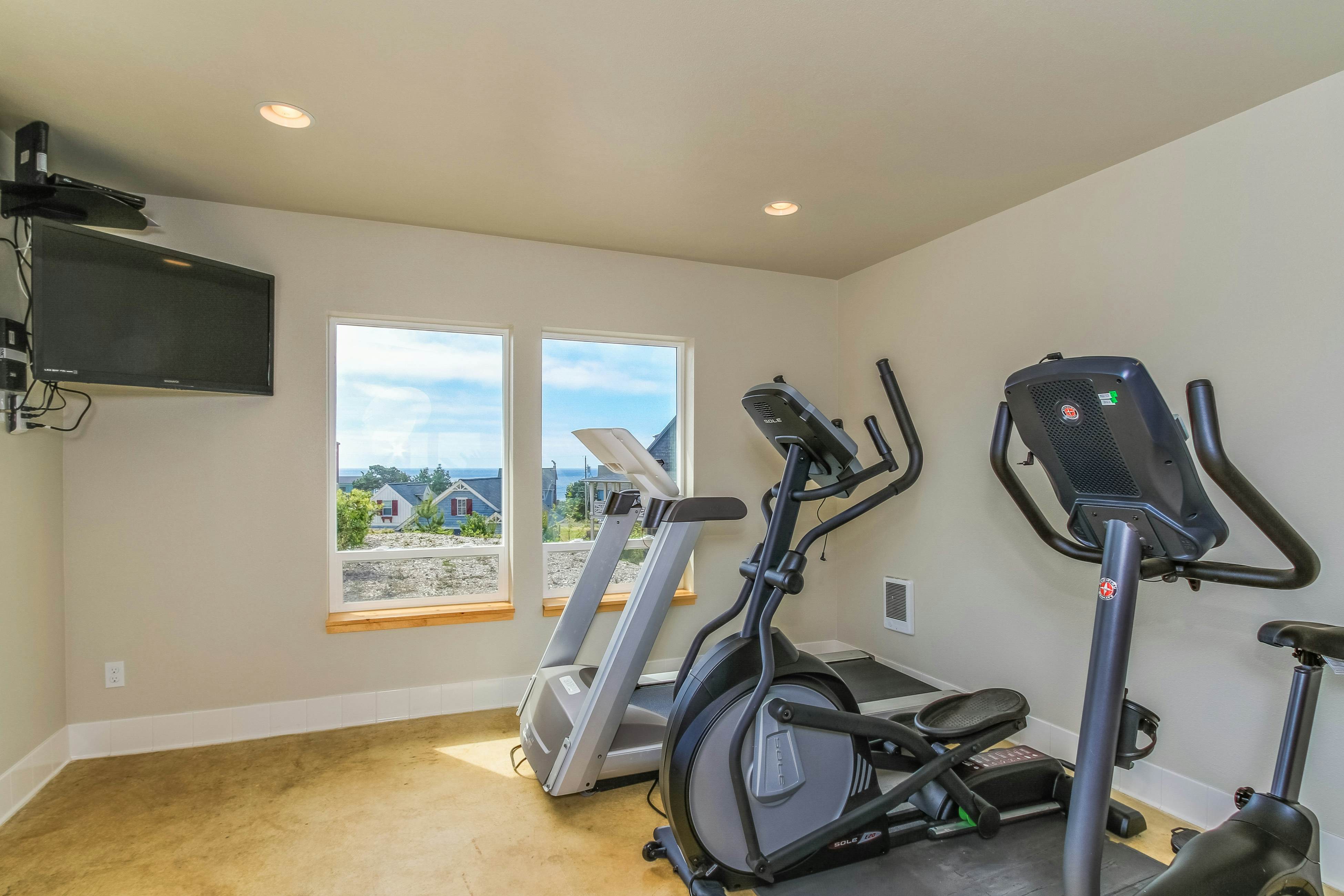 Beautiful family-friendly home with private hot tub, walk to beach, shared pool