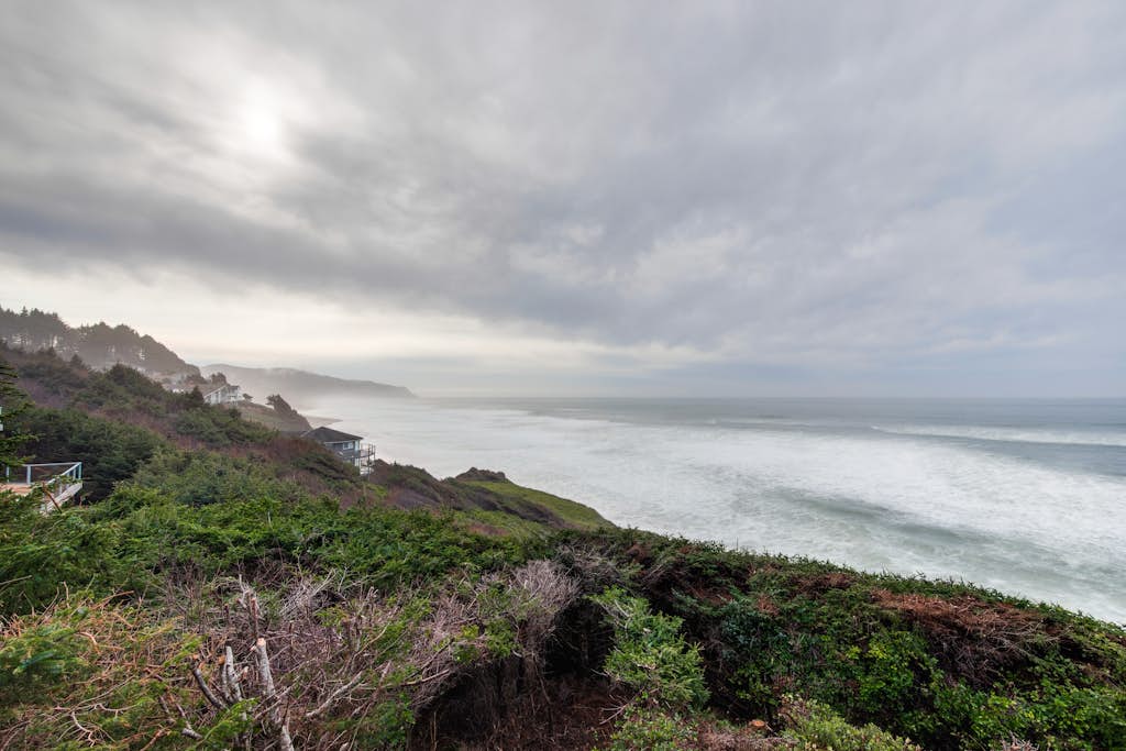 Oceanfront house with Pool table and private hot tub overlooking the ocean