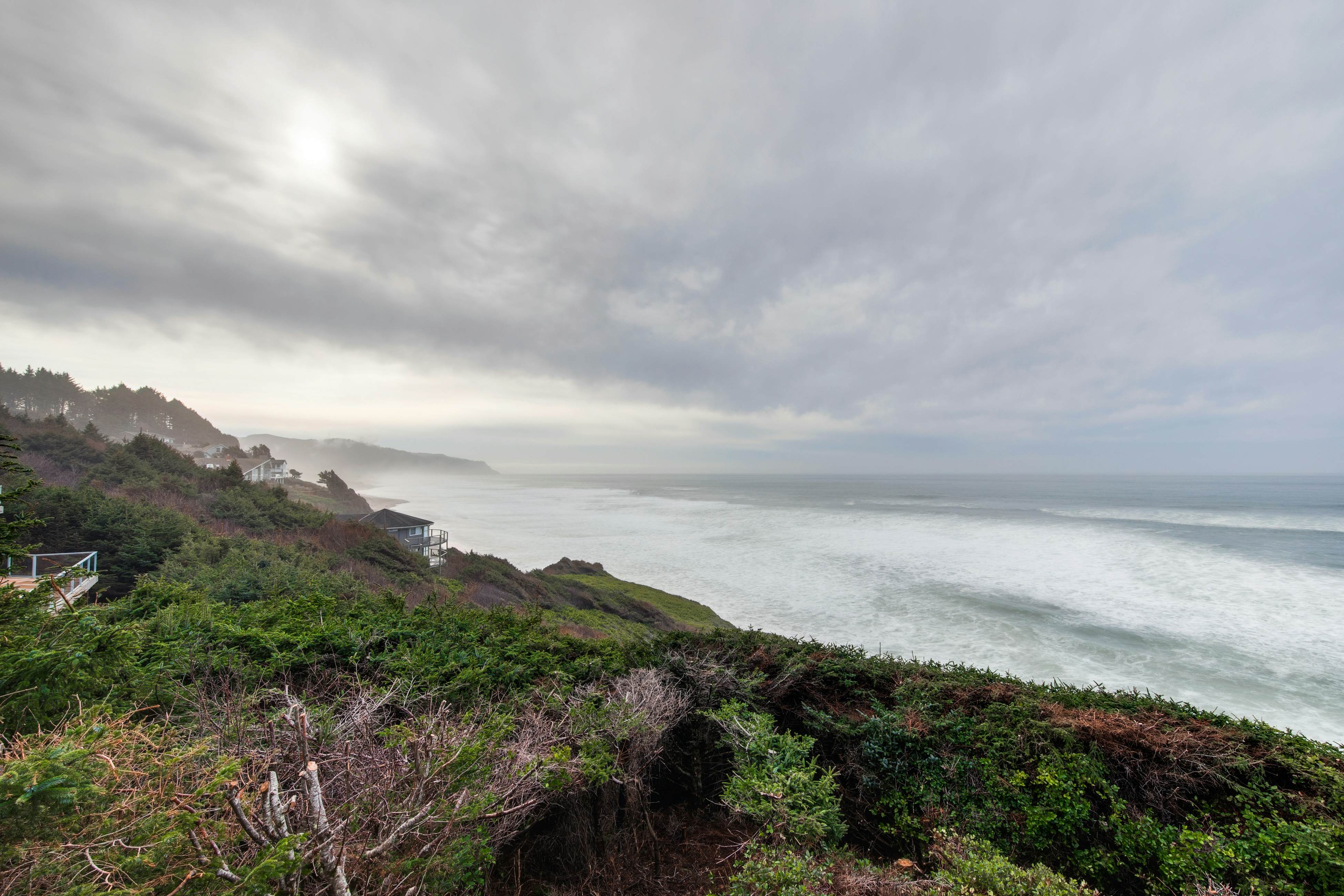 Oceanfront house with Ping Pong table and private hot tub overlooking the ocean
