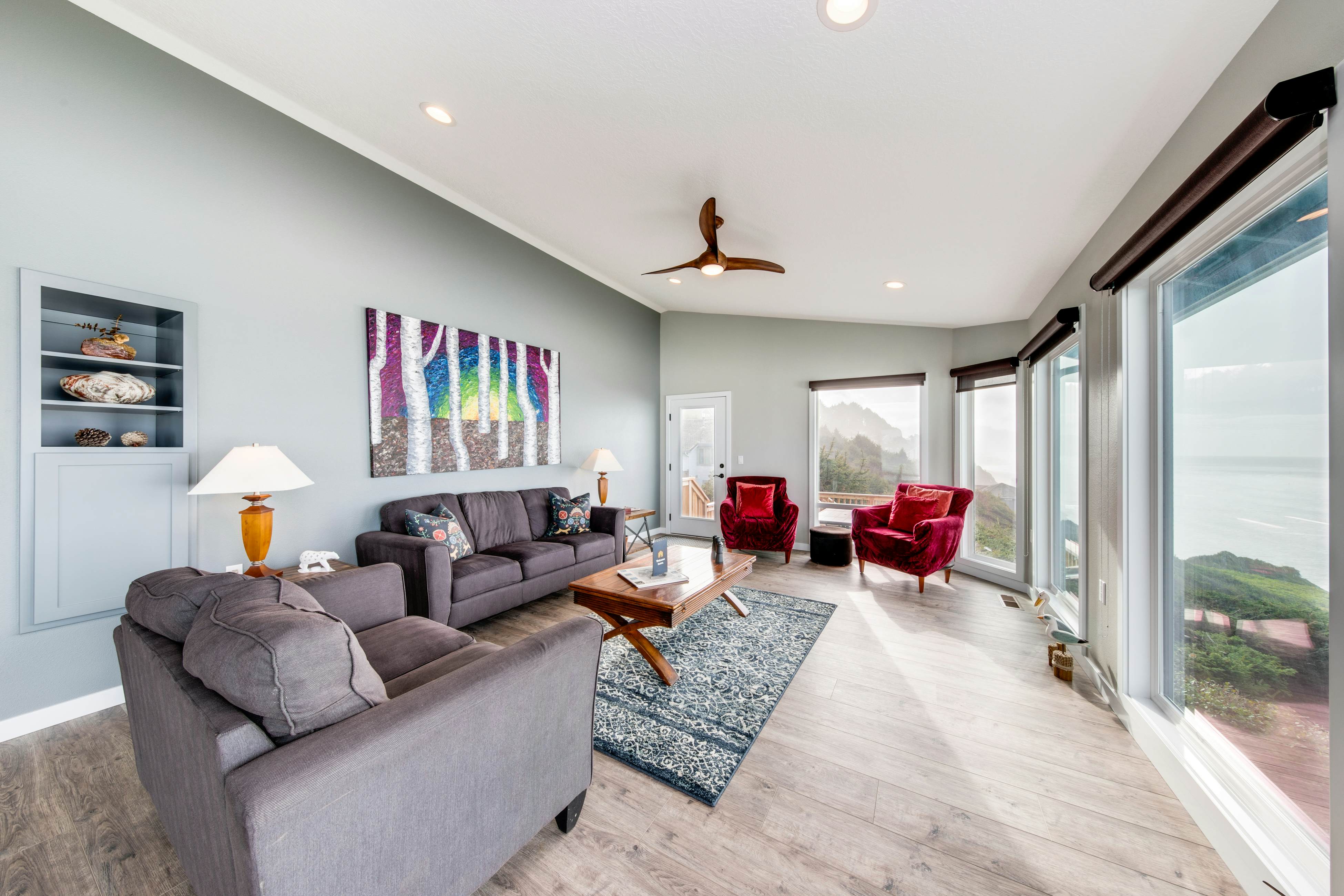 Oceanfront house with Ping Pong table and private hot tub overlooking the ocean