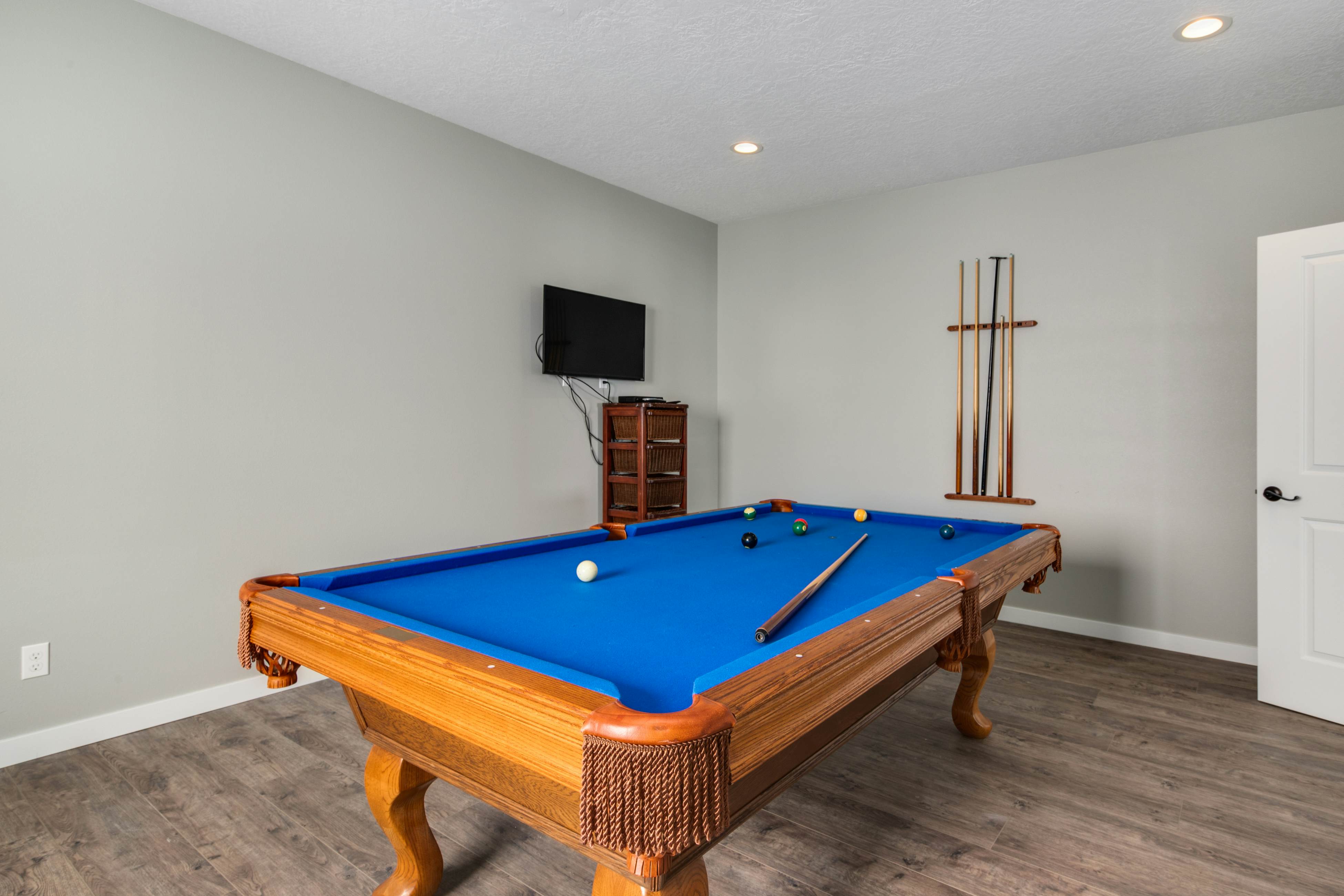 Oceanfront house with Ping Pong table and private hot tub overlooking the ocean