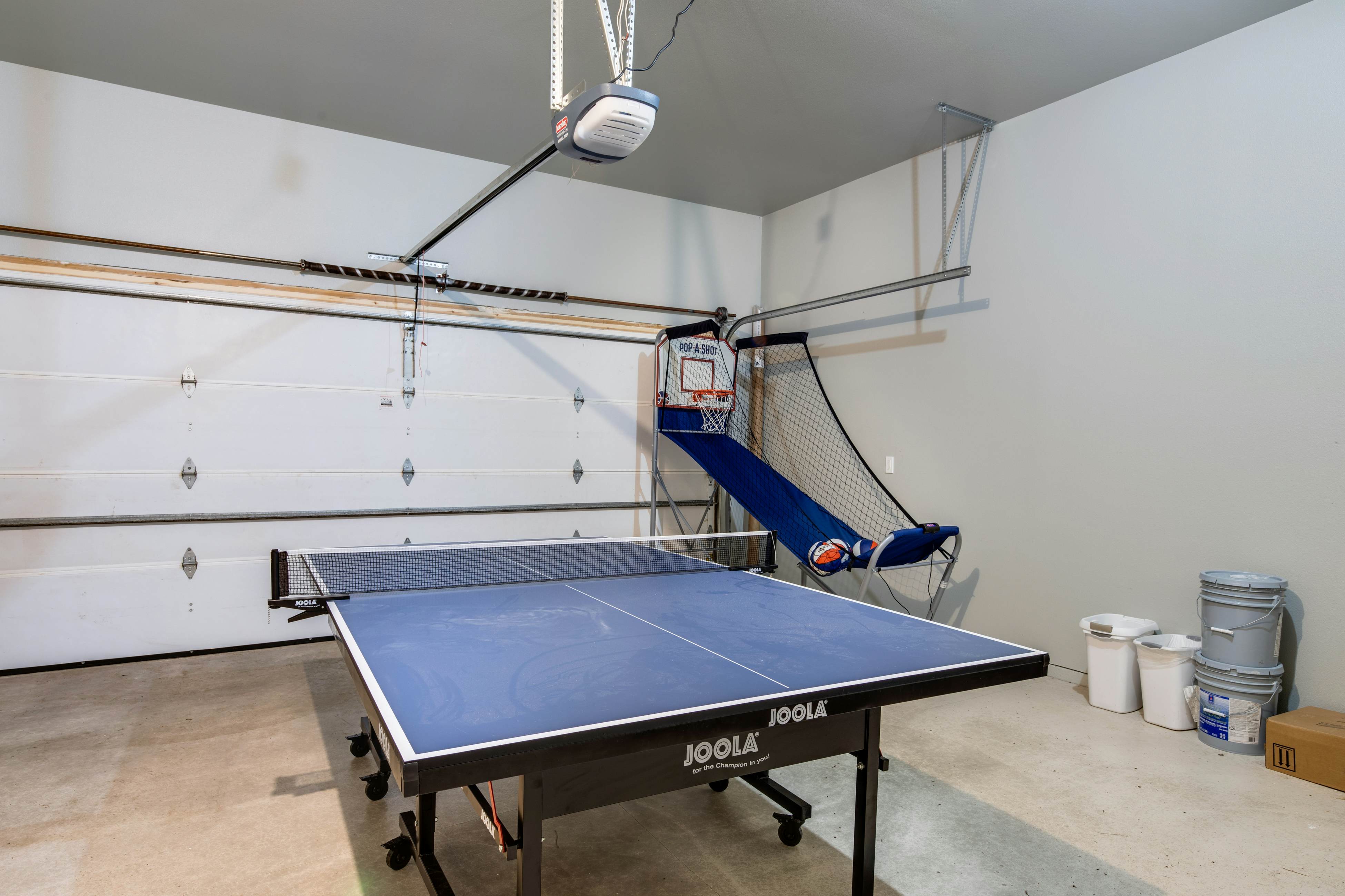 Oceanfront house with Ping Pong table and private hot tub overlooking the ocean