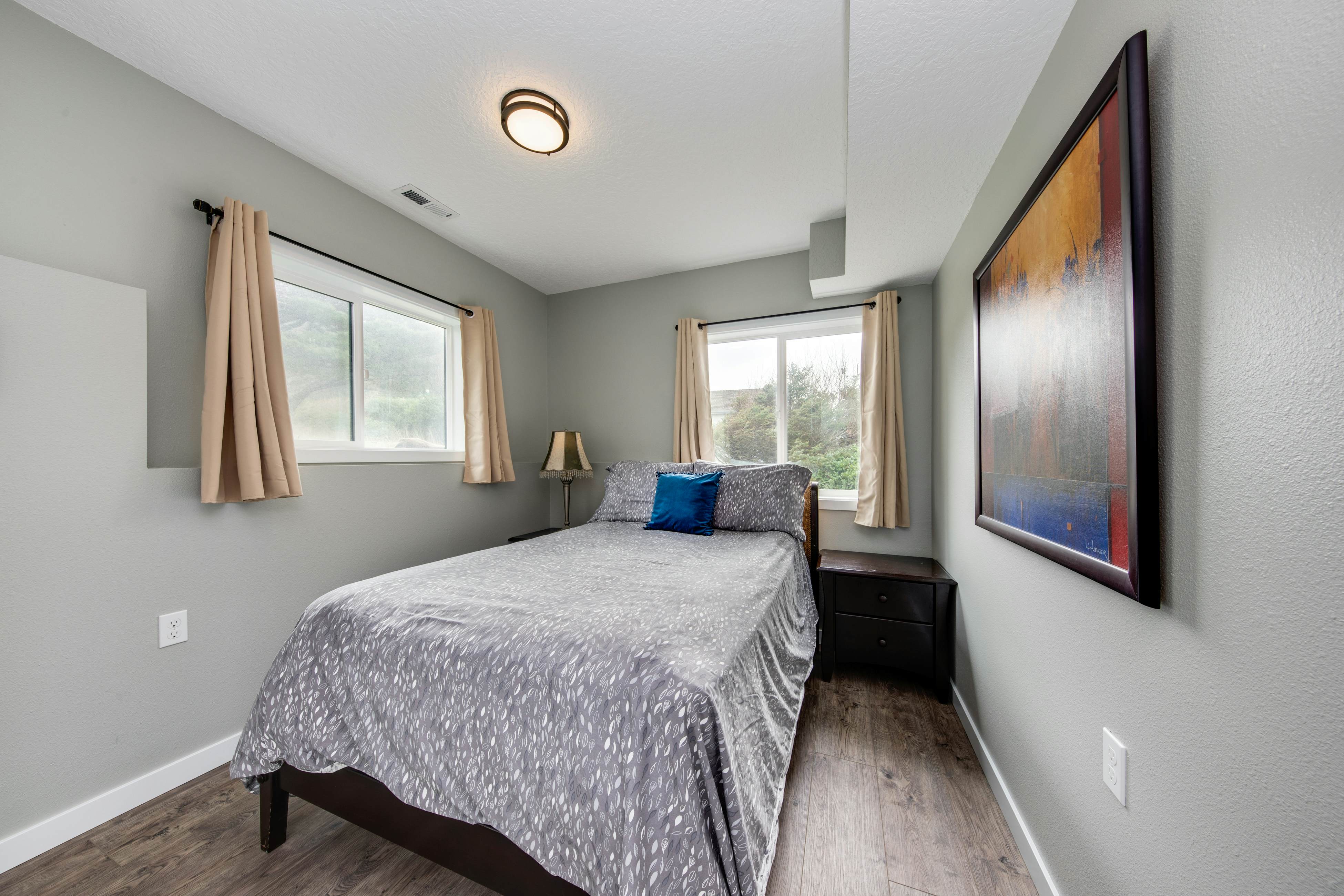 Oceanfront house with Ping Pong table and private hot tub overlooking the ocean