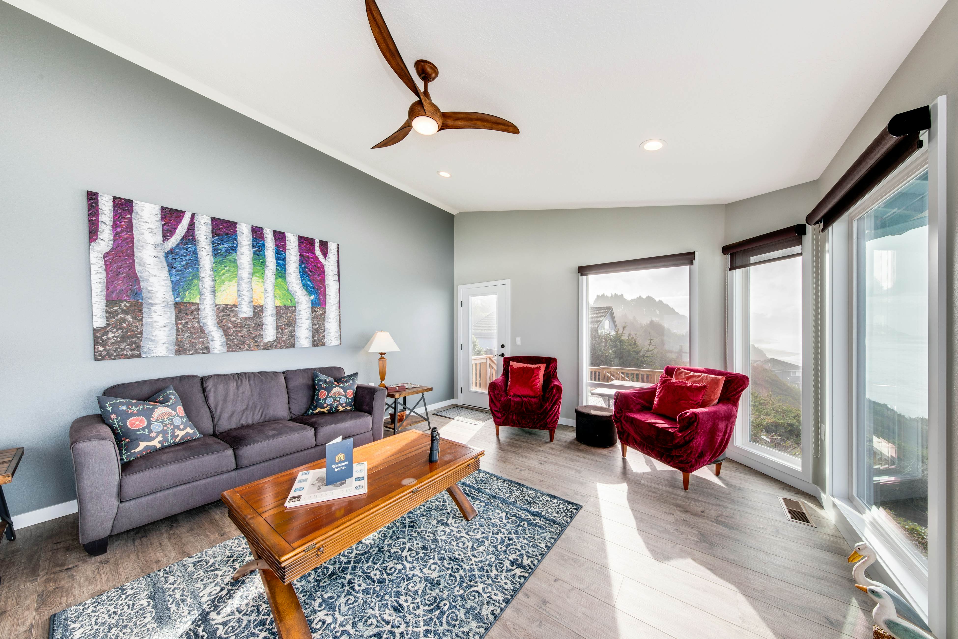 Oceanfront house with Ping Pong table and private hot tub overlooking the ocean