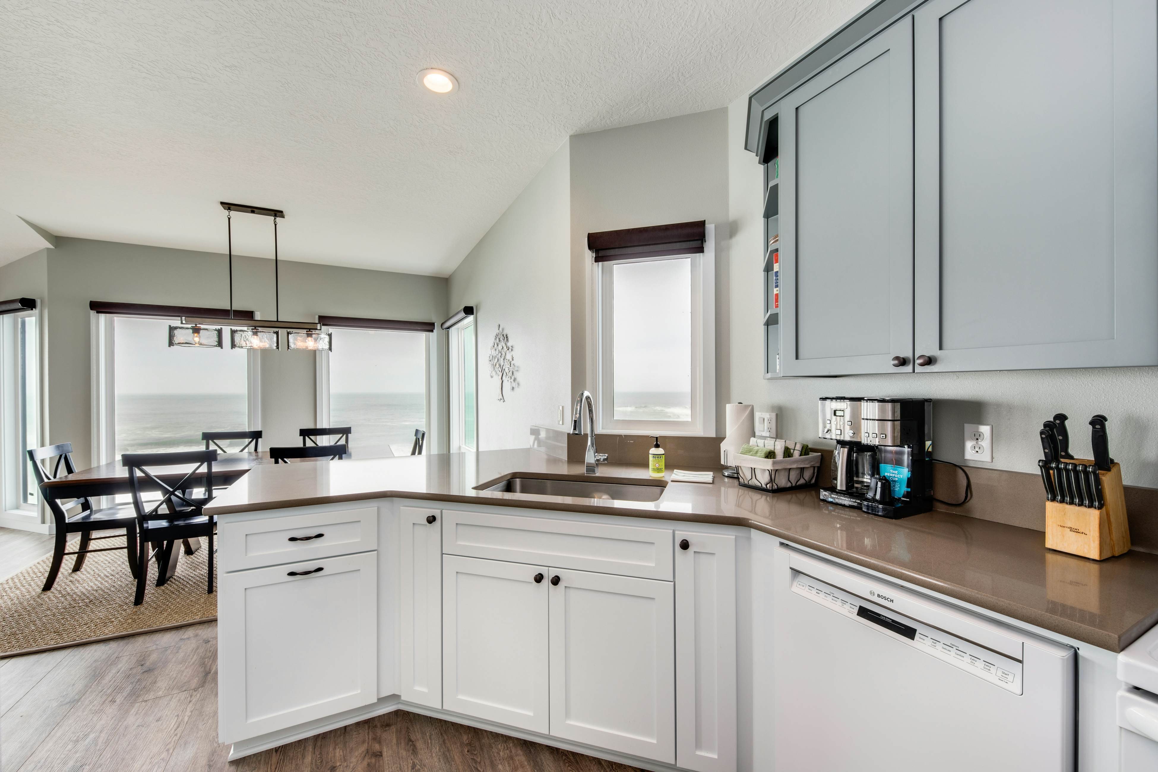 Oceanfront house with Ping Pong table and private hot tub overlooking the ocean