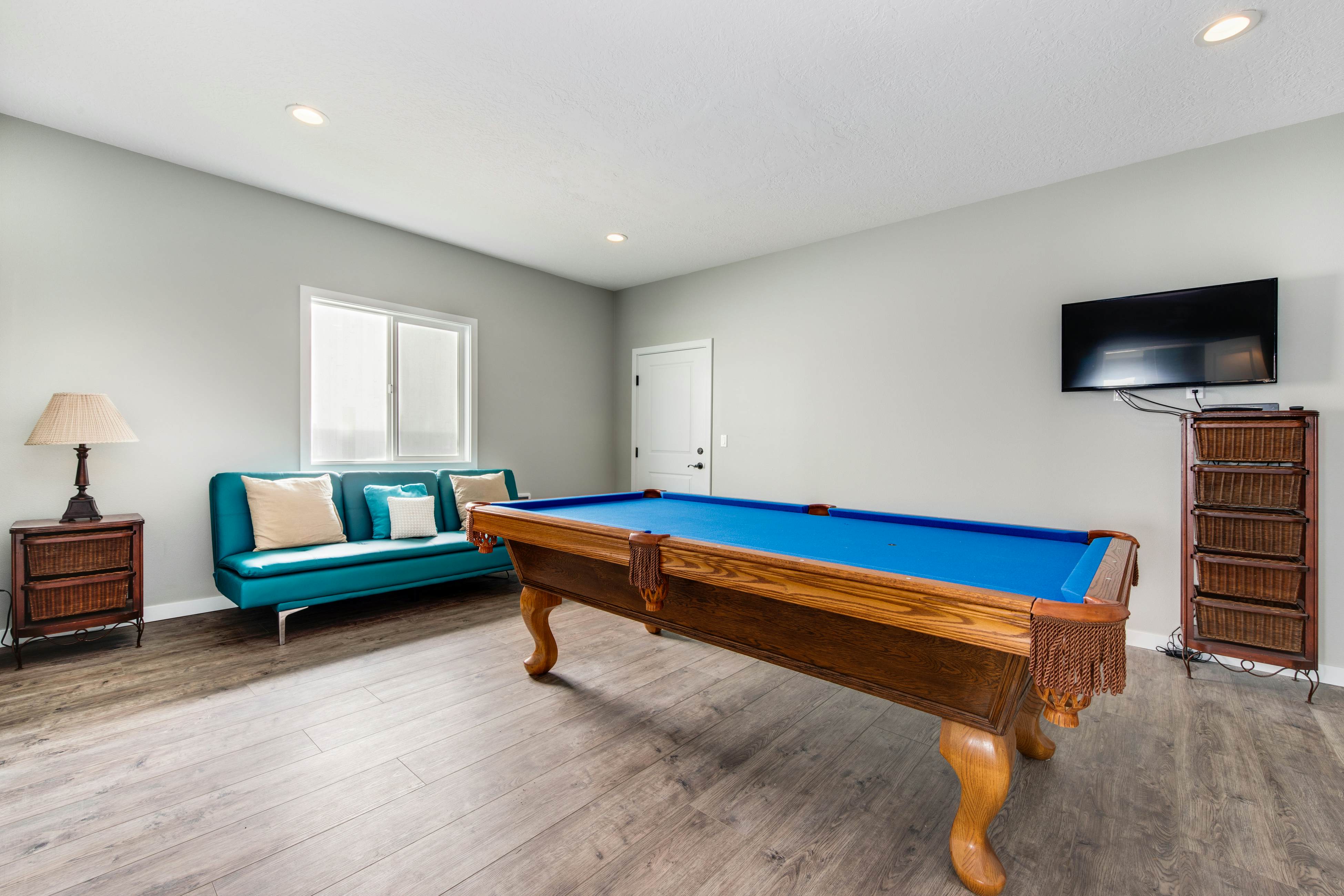 Oceanfront house with Ping Pong table and private hot tub overlooking the ocean