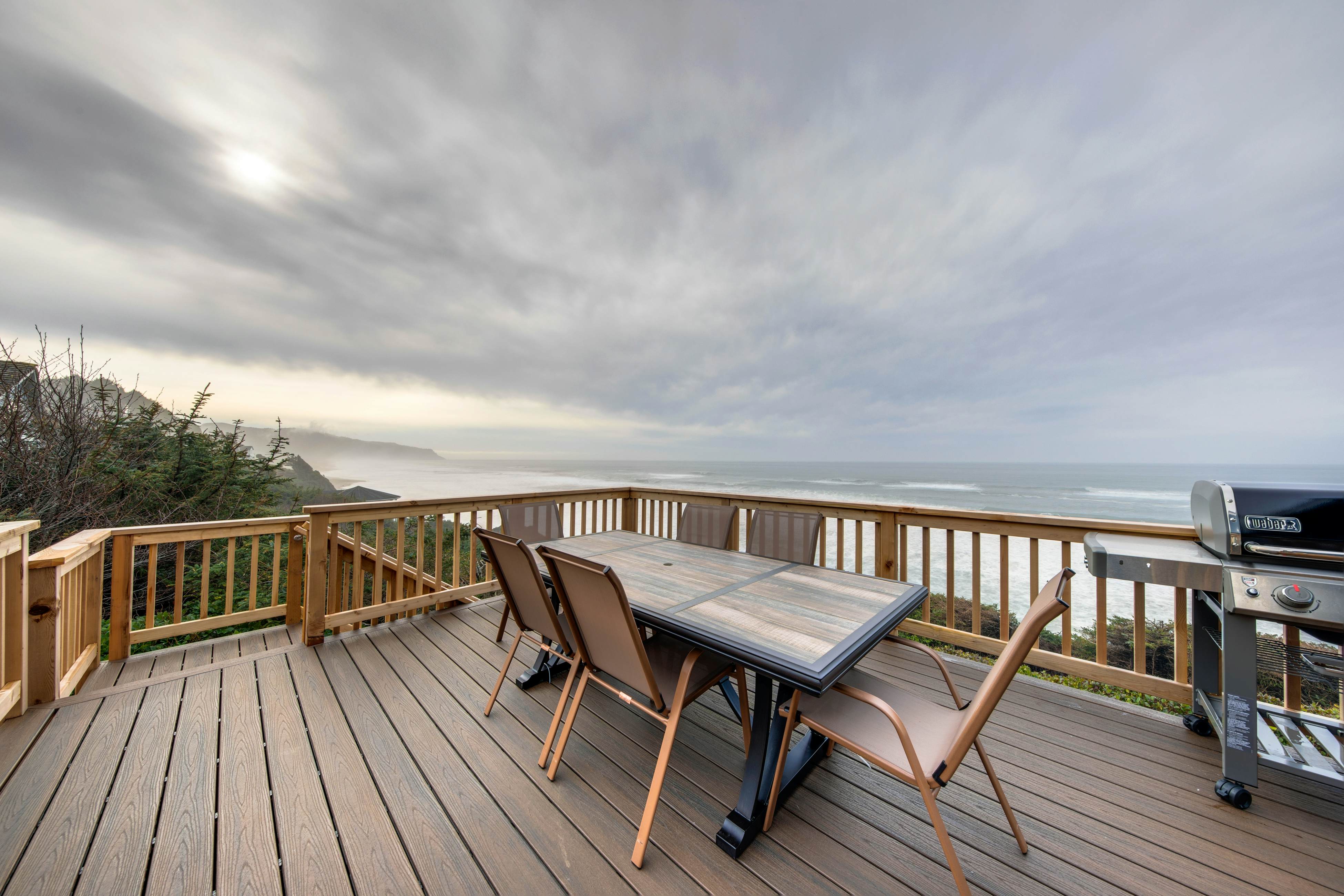 Oceanfront house with Ping Pong table and private hot tub overlooking the ocean