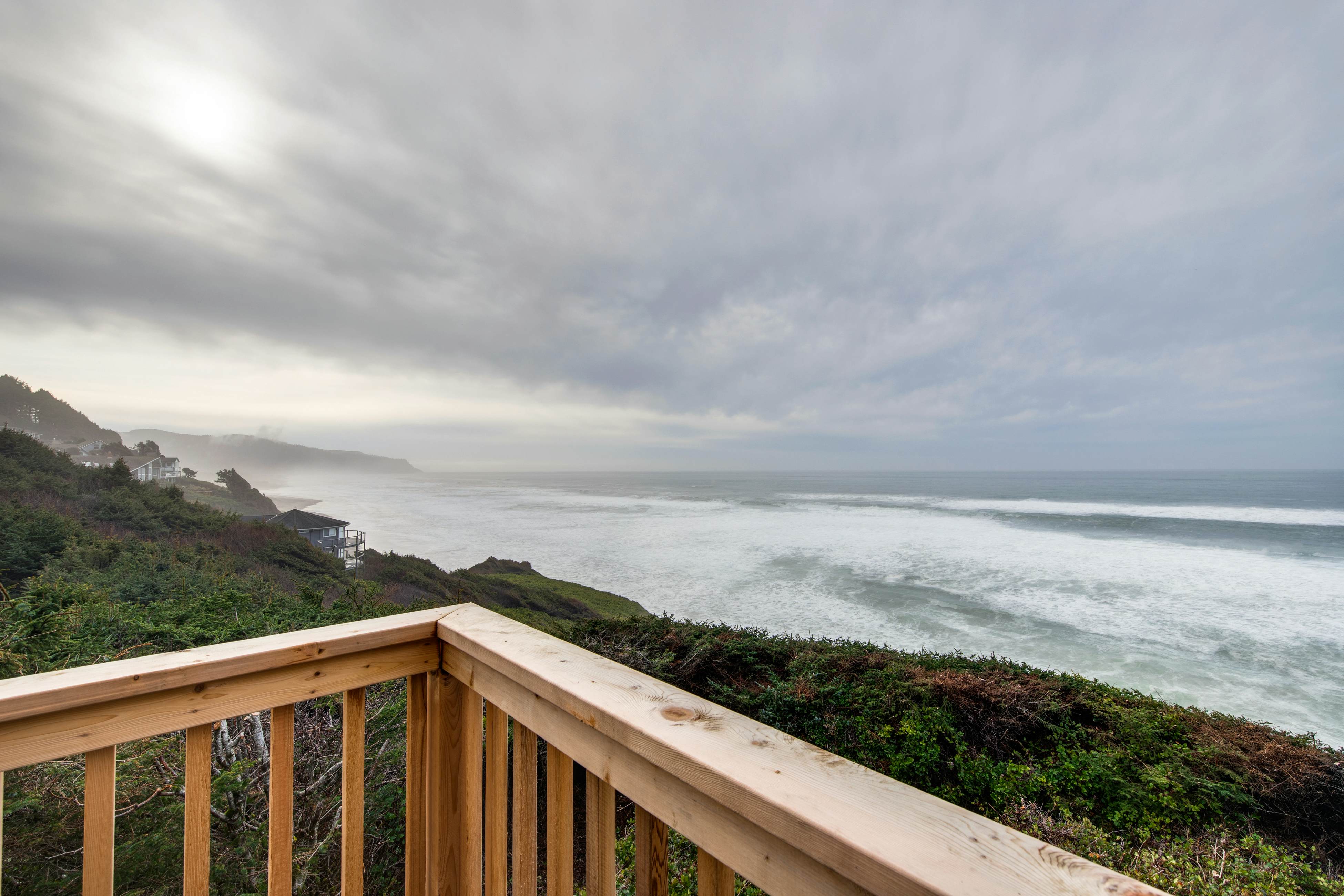 Oceanfront house with Ping Pong table and private hot tub overlooking the ocean
