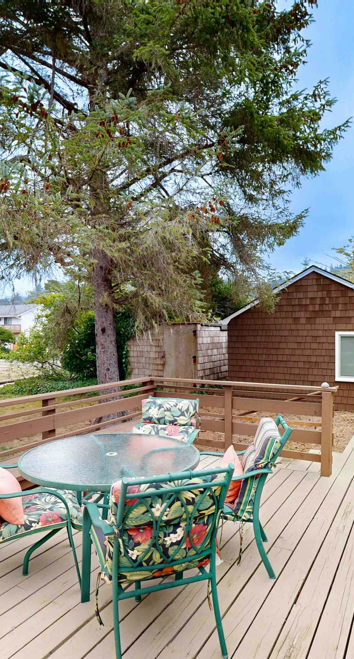 Cozy Coastal Cottage with Walkable Beach & Golf Access | Dog-Friendly