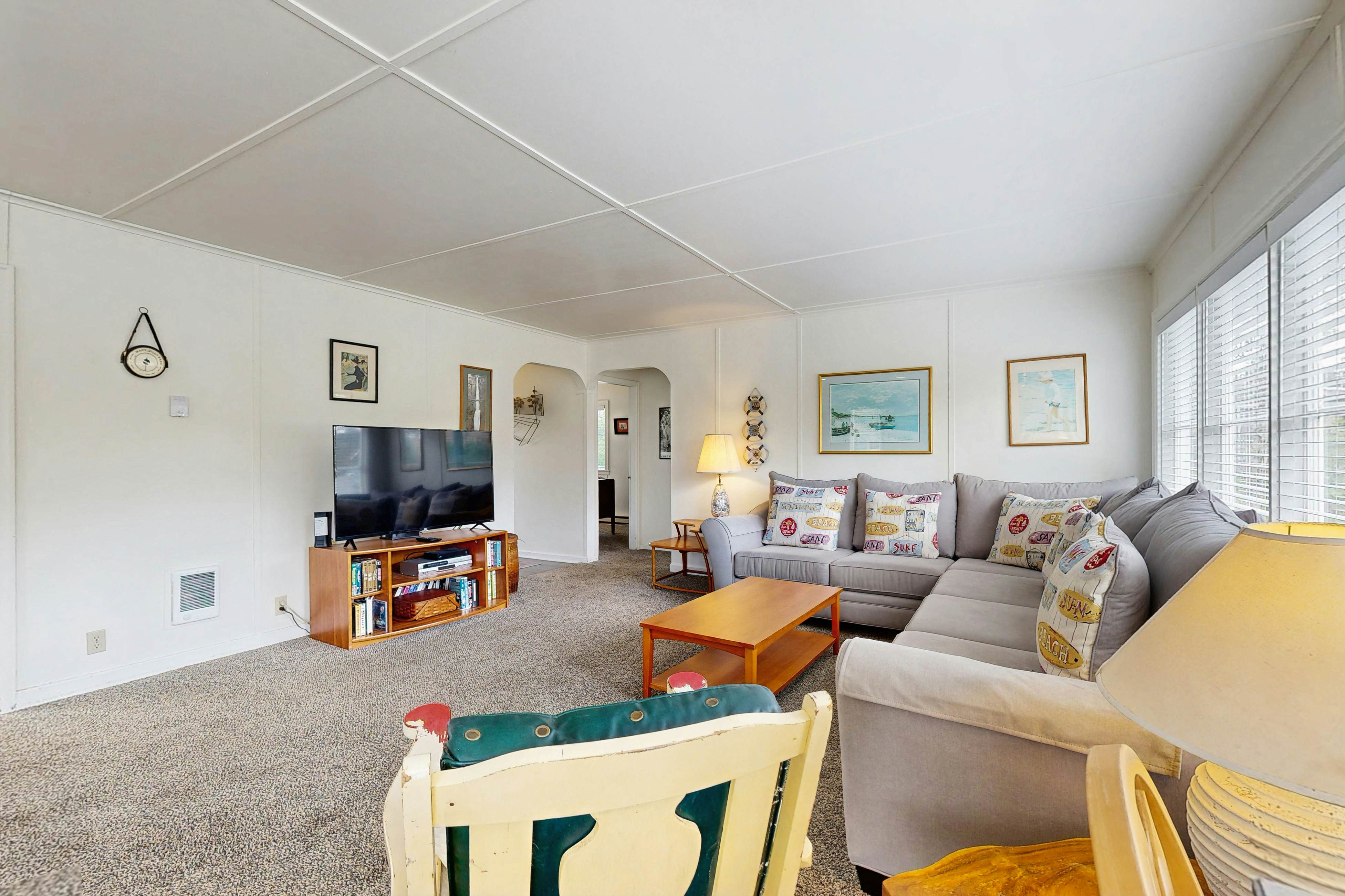 Rustic dog-friendly beach home on Neskowin Marsh Golf Course + 2 blocks to beach