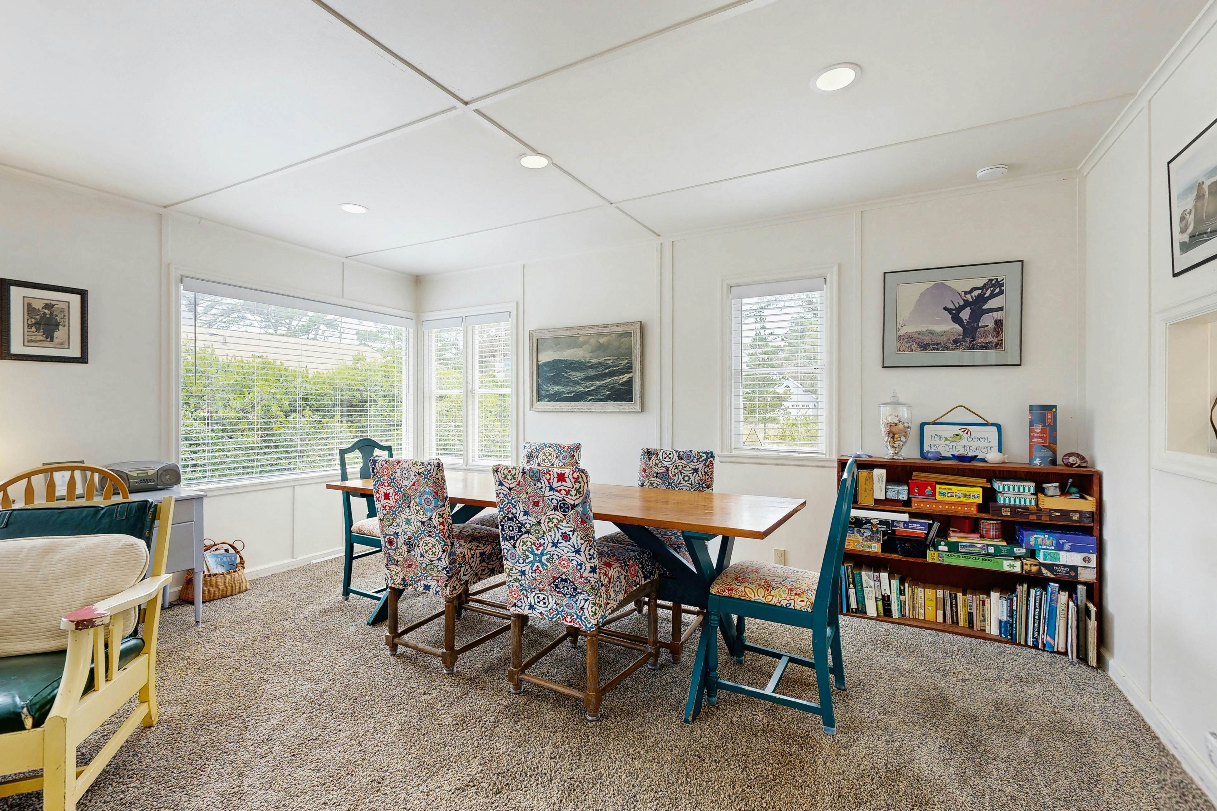 Rustic dog-friendly beach home on Neskowin Marsh Golf Course + 2 blocks to beach