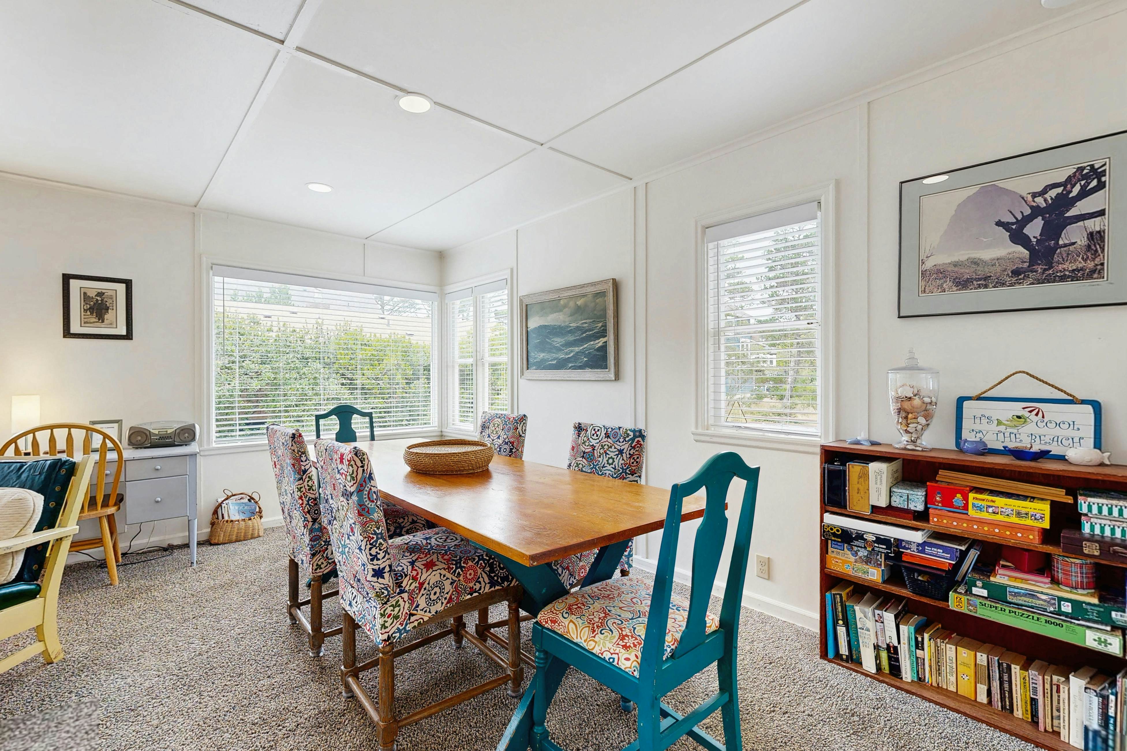 Rustic dog-friendly beach home on Neskowin Marsh Golf Course + 2 blocks to beach