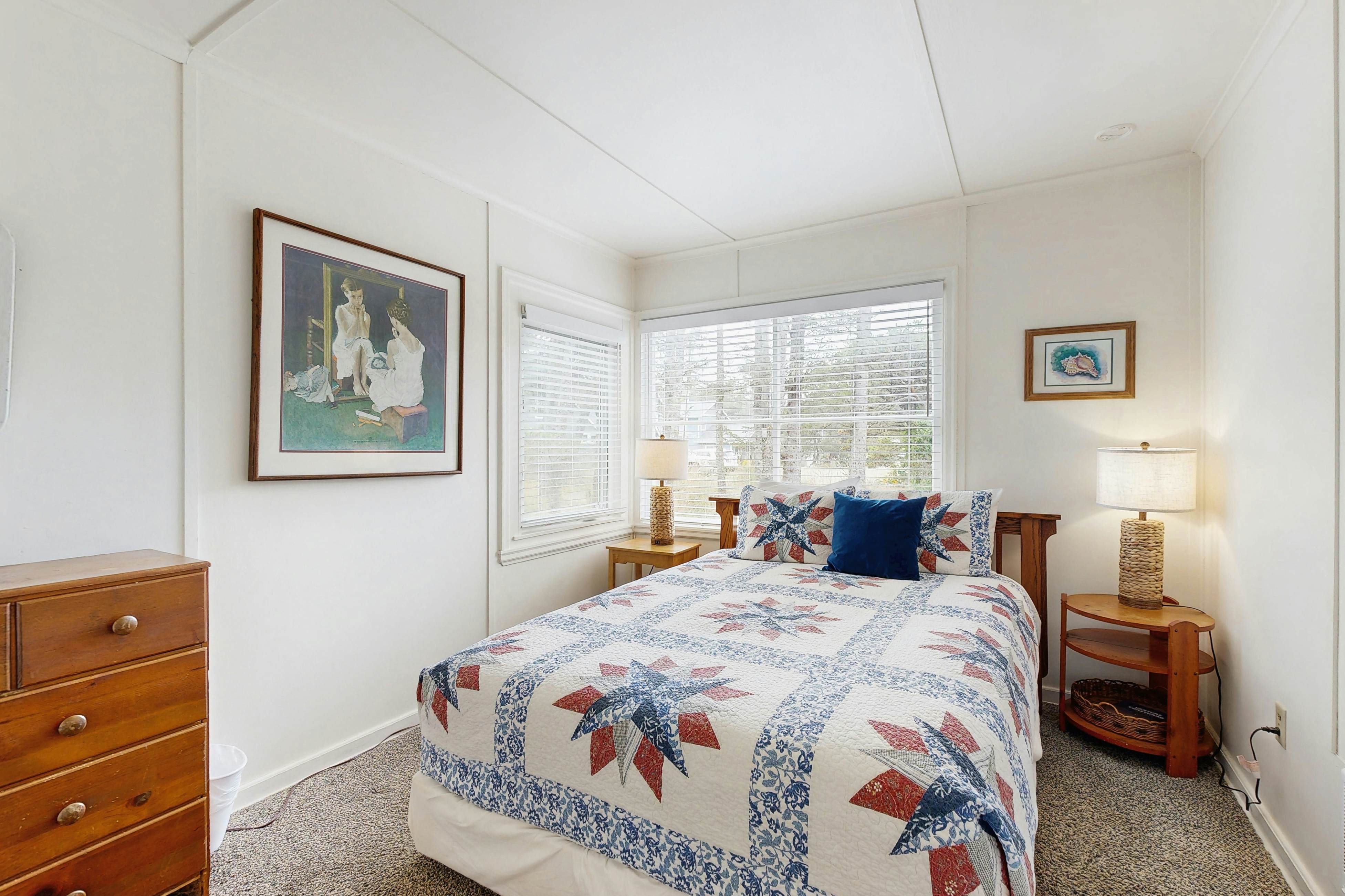 Rustic dog-friendly beach home on Neskowin Marsh Golf Course + 2 blocks to beach