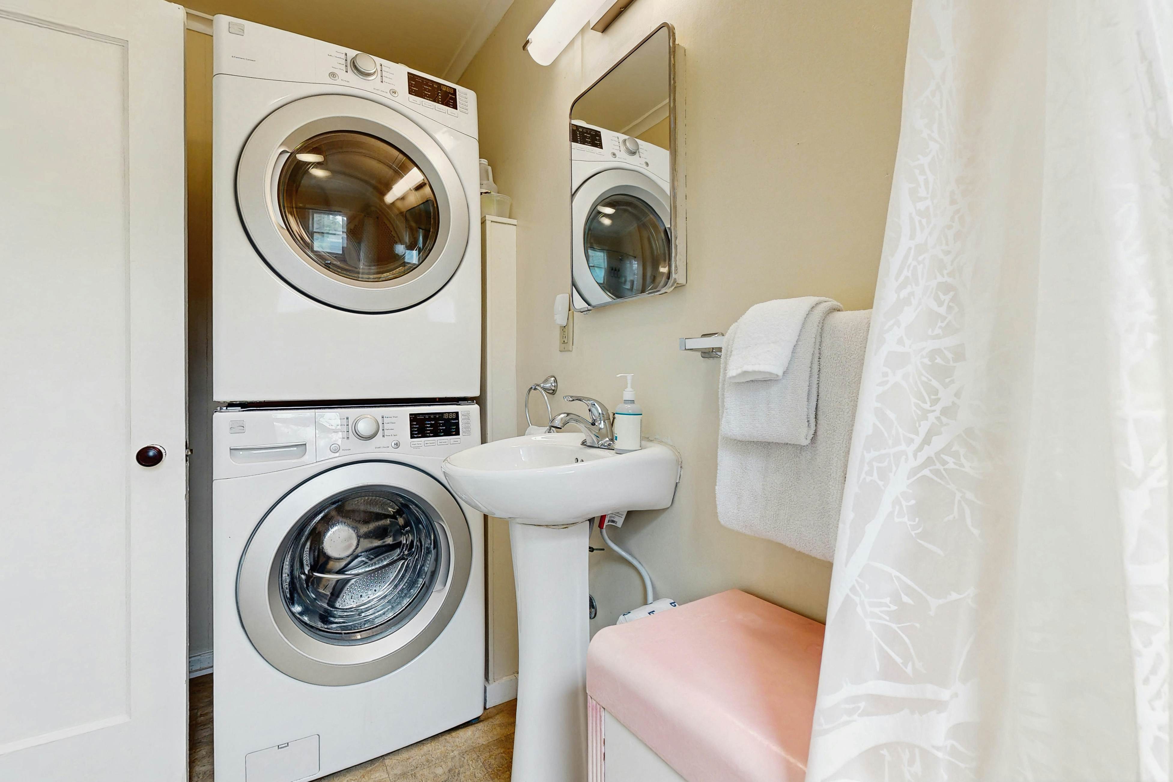 Rustic dog-friendly beach home on Neskowin Marsh Golf Course + 2 blocks to beach