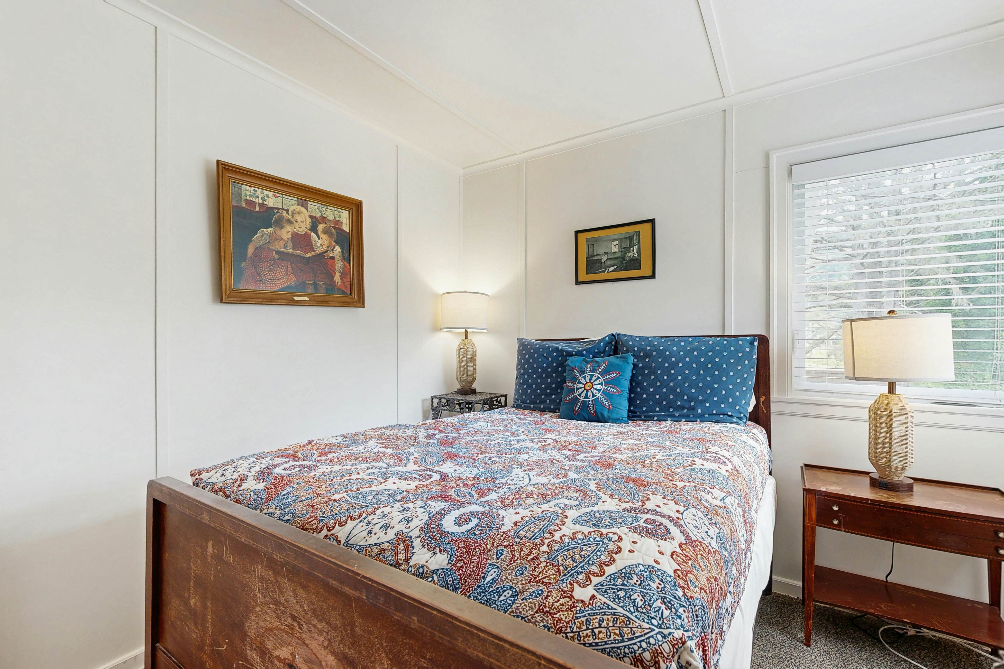 Rustic dog-friendly beach home on Neskowin Marsh Golf Course + 2 blocks to beach