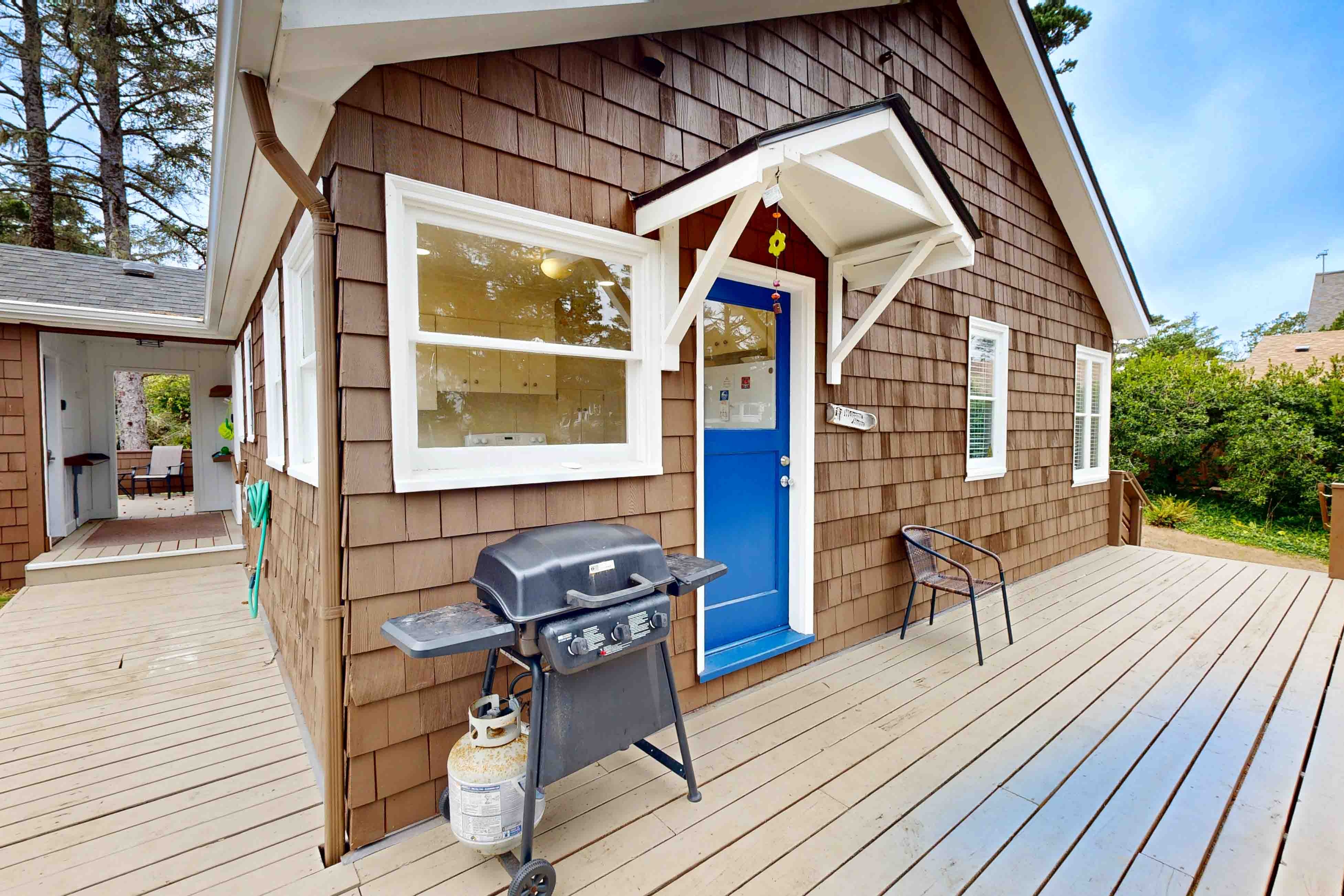 Rustic dog friendly beach home on Neskowin Marsh Golf Course 2 blocks to beach