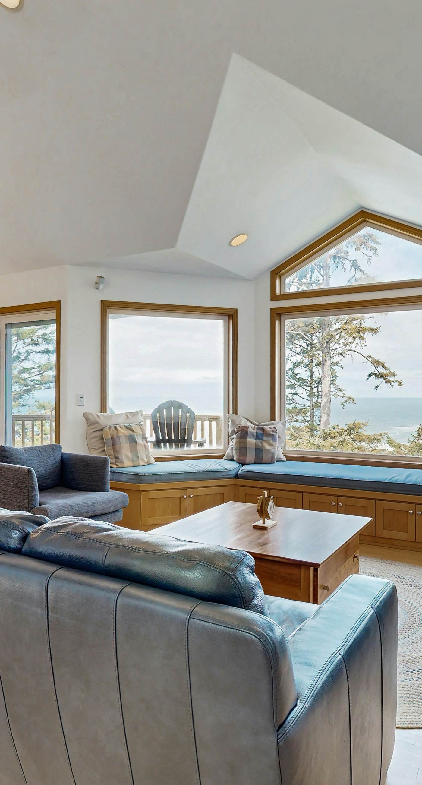 Dog Friendly Home with Private Hot Tub and Views of Proposal Rock and the Ocean