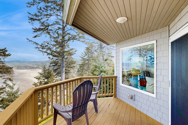 Dog Friendly Home with Private Hot Tub and Views of Proposal Rock and the Ocean