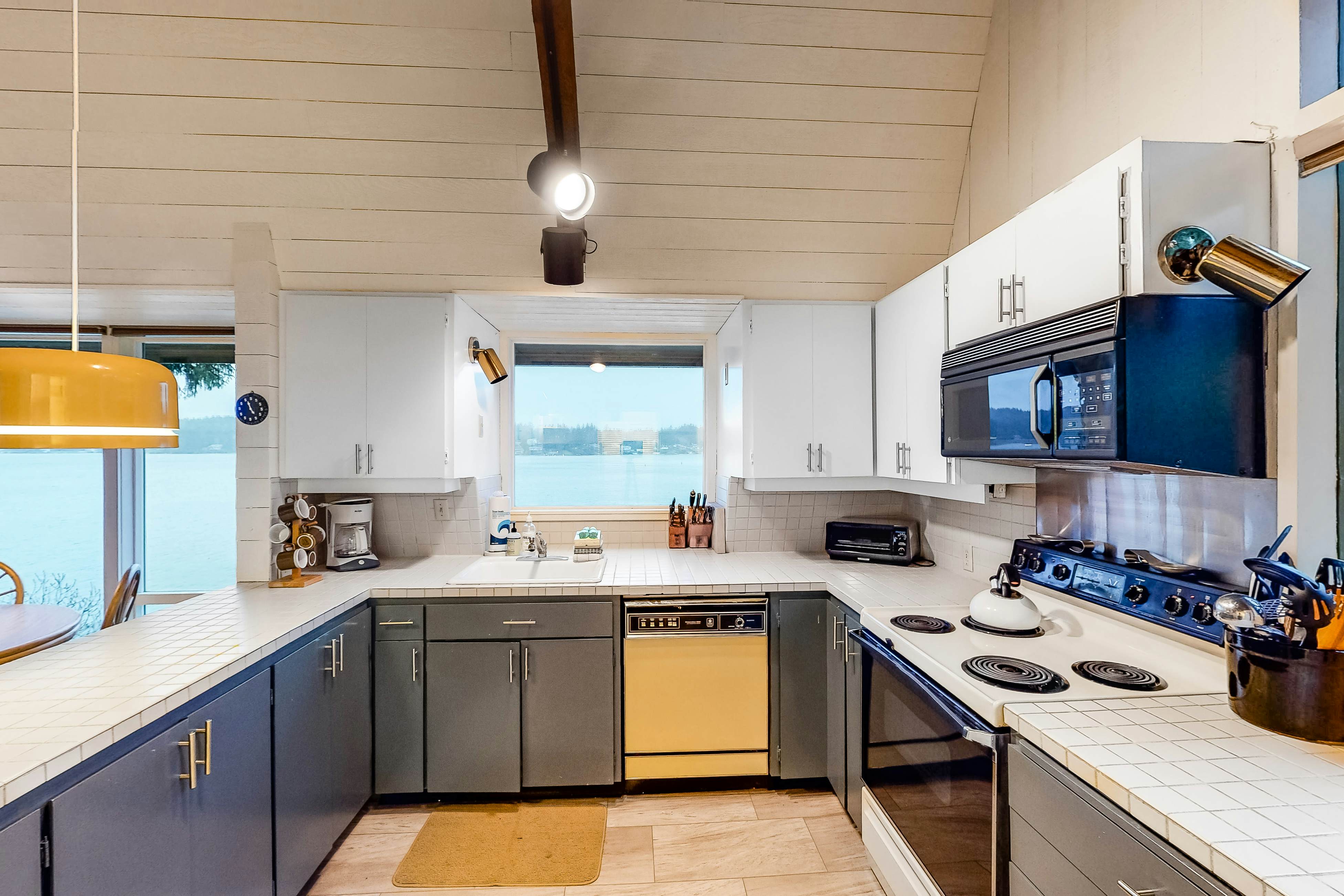 Lakefront house w/ private dock, firepit, and sunset views