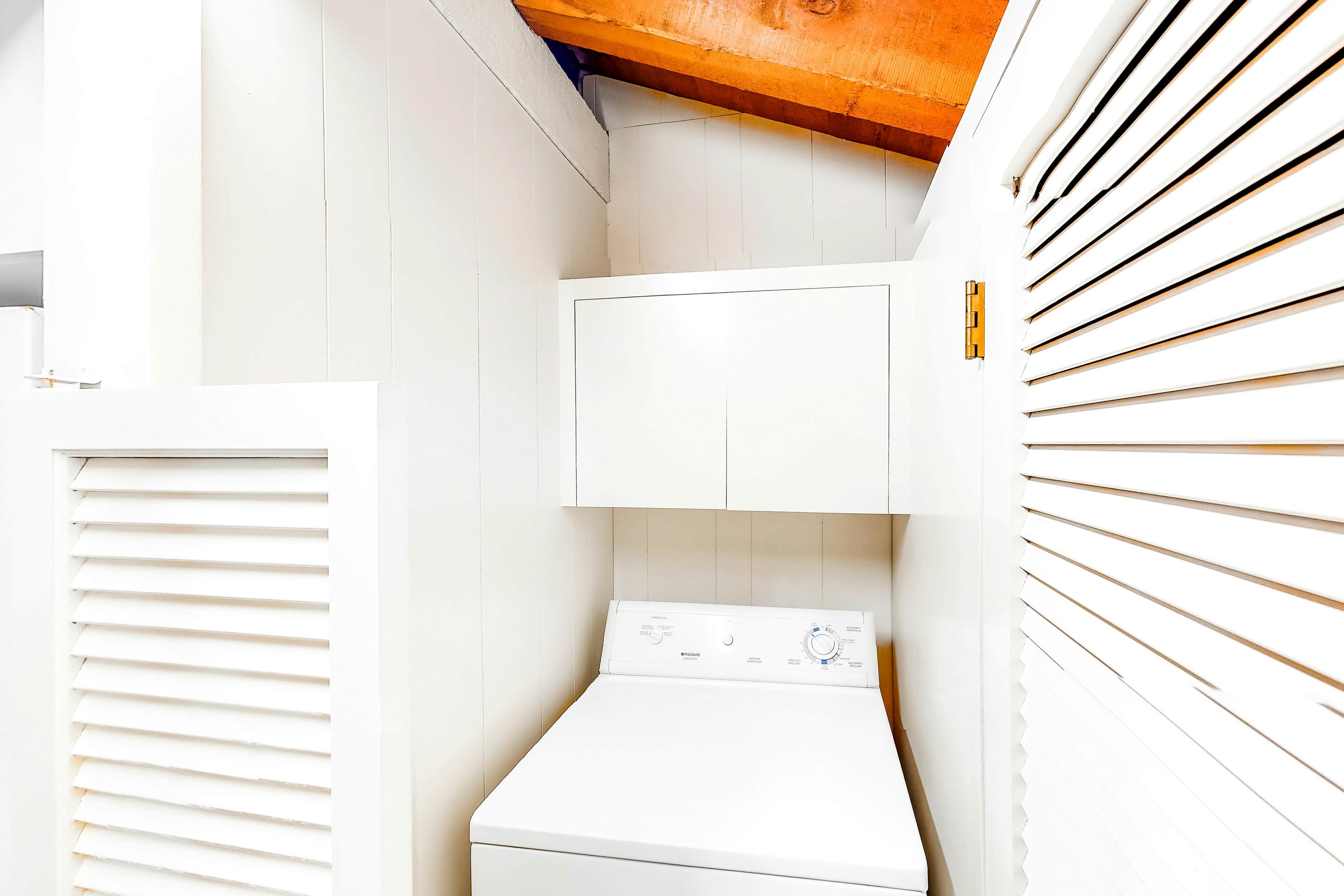 Lakefront house w/ private dock, firepit, and sunset views