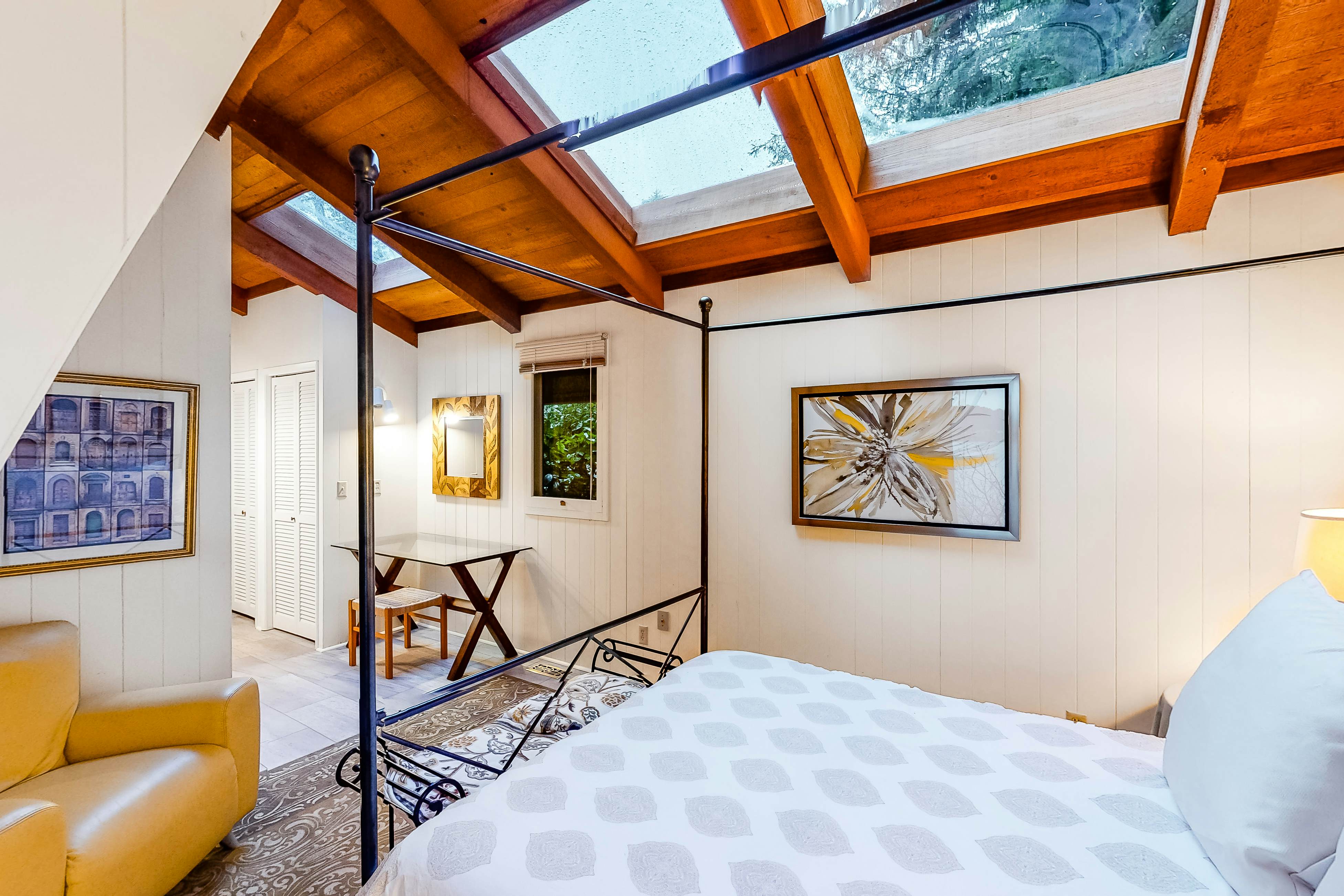 Lakefront house w/ private dock, firepit, and sunset views