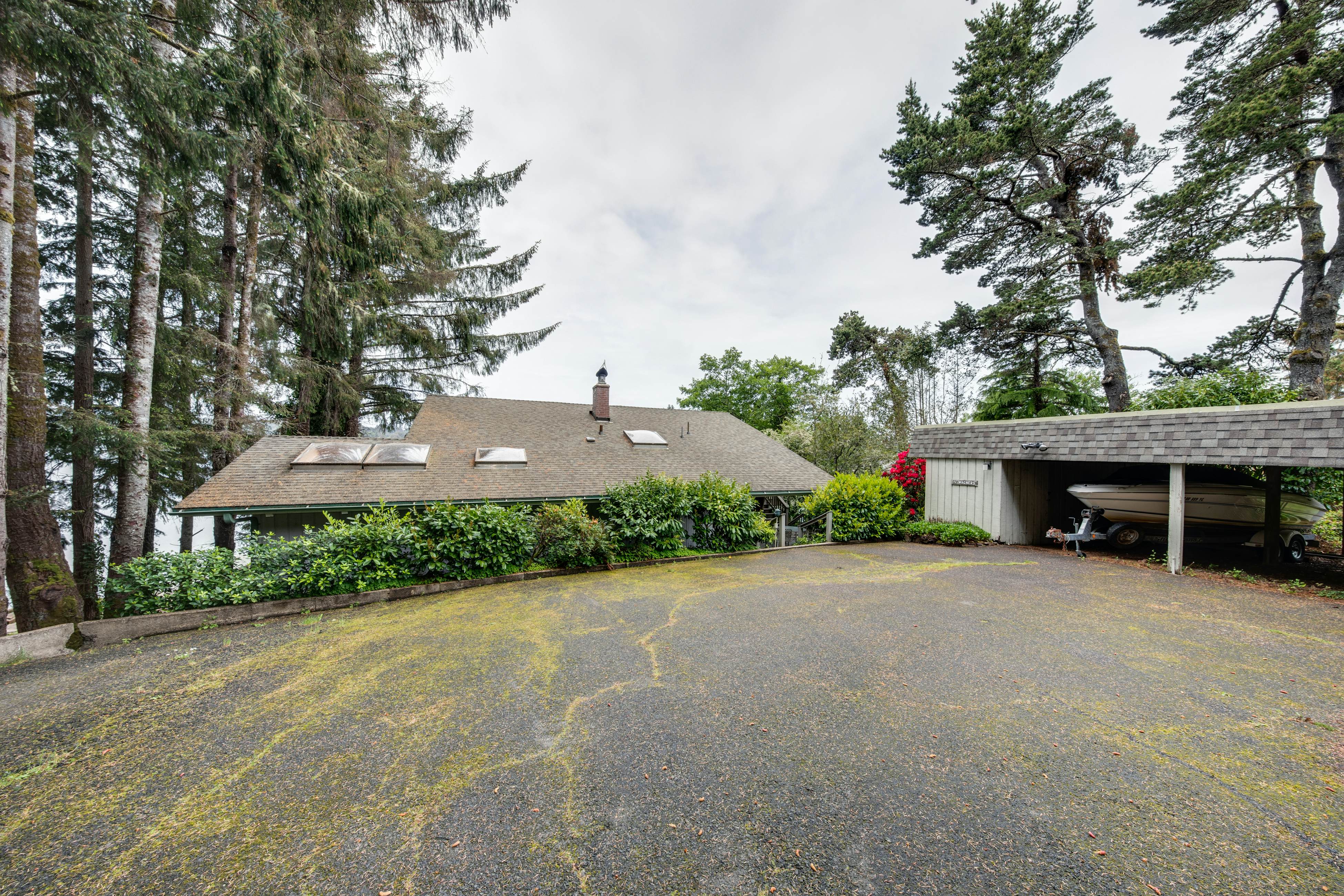 Lakefront house w/ private dock, firepit, and sunset views