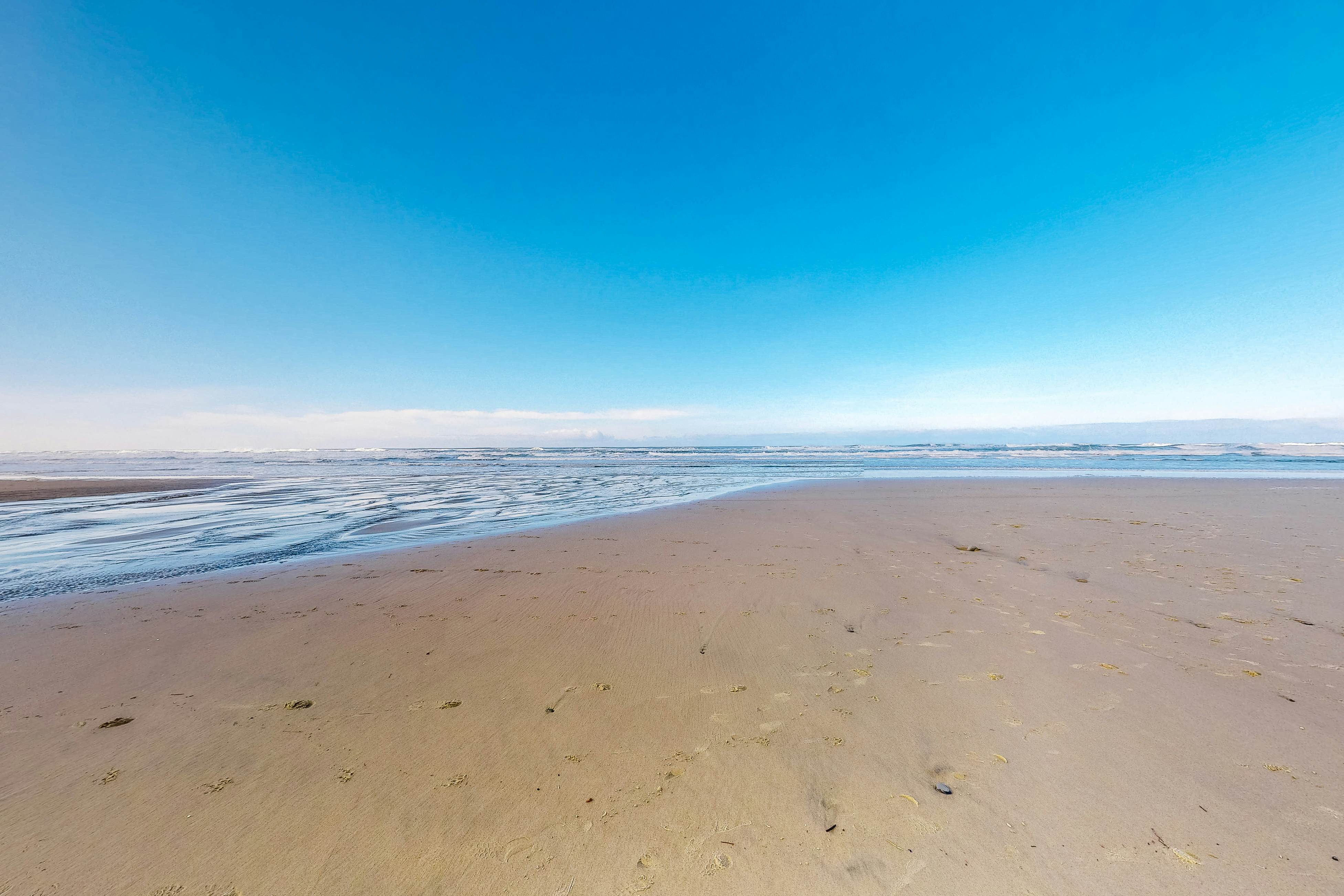 Charming Lakefront Home with Private Hot Tub, Dock, and High-Speed WiFi