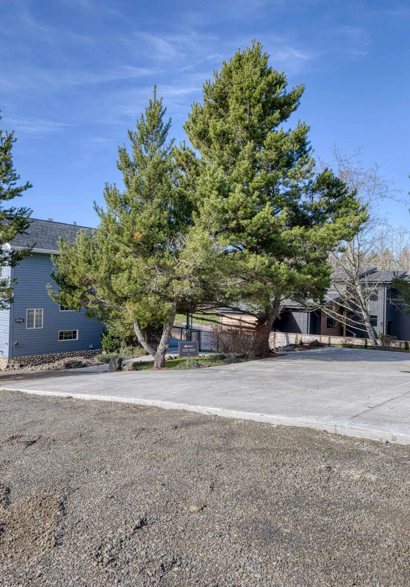 Charming Lakefront Home with Private Hot Tub and High Speed WiFi
