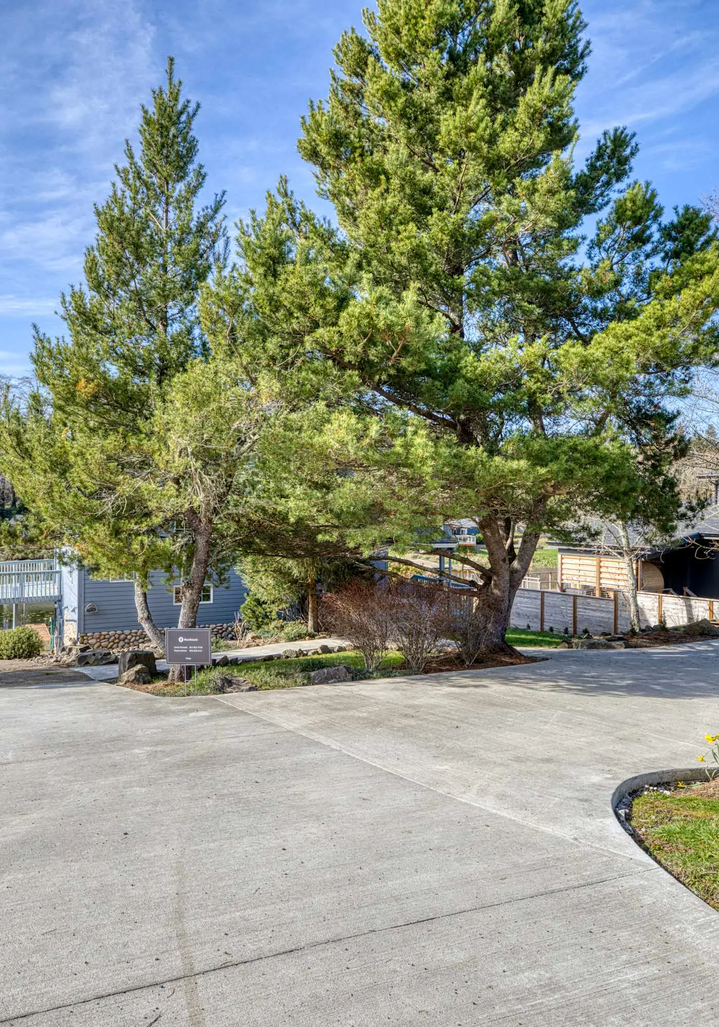 Charming Lakefront Home with Private Hot Tub and High Speed WiFi