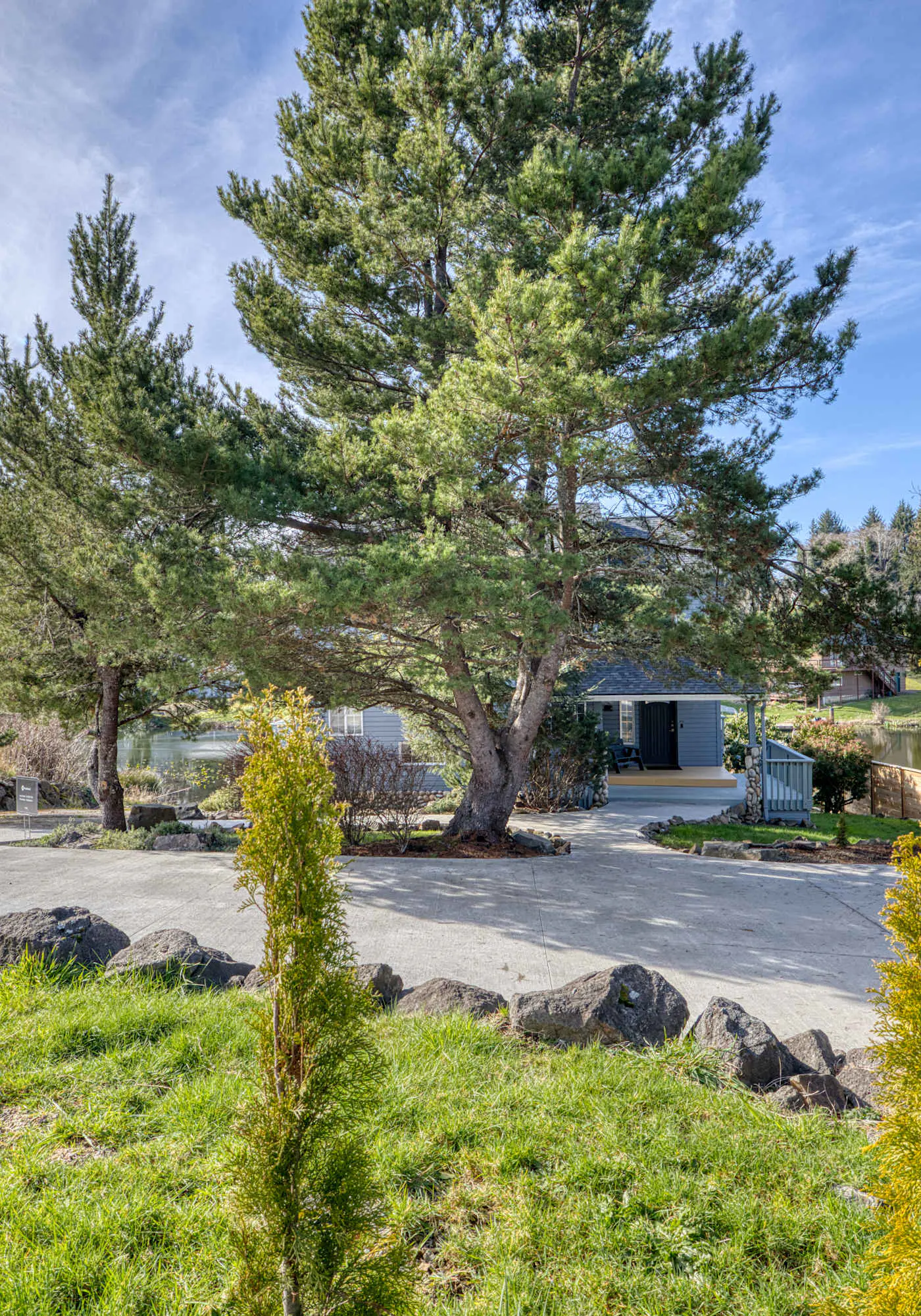 Charming Lakefront Home with Private Hot Tub and High Speed WiFi
