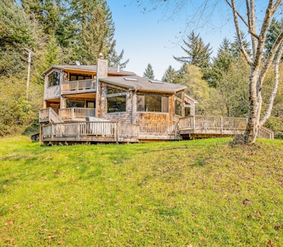 Luxury Riverfront Home with Several Acres Hot Tub and Swimming Holes Dogs OK