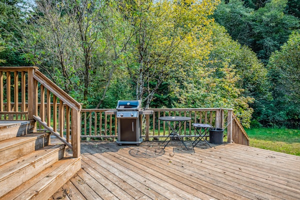 Luxury Riverfront Home with Several Acres Hot Tub and Swimming Holes Dogs OK