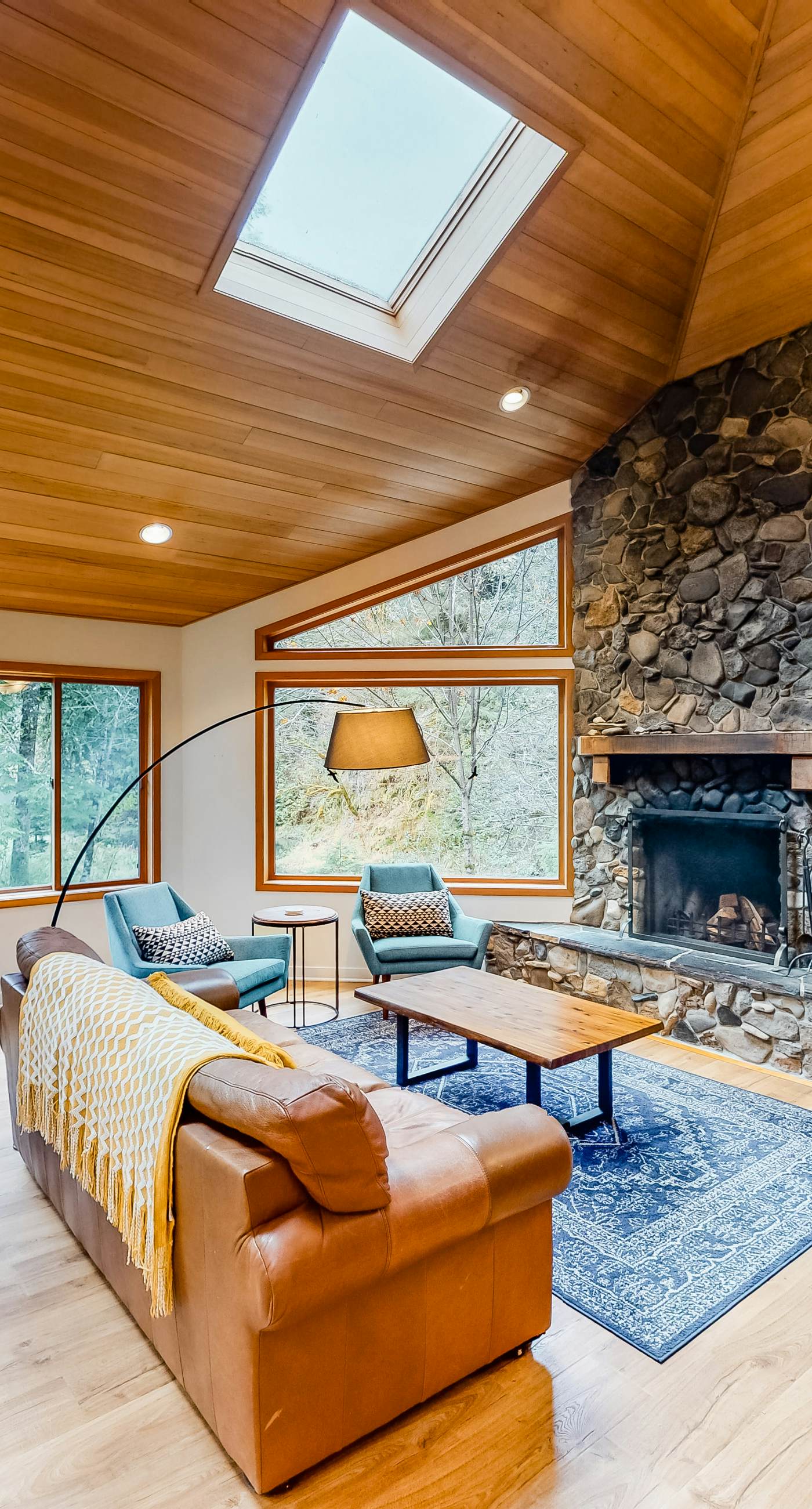 Luxury Riverfront Home with Several Acres Hot Tub and Swimming Holes Dogs OK