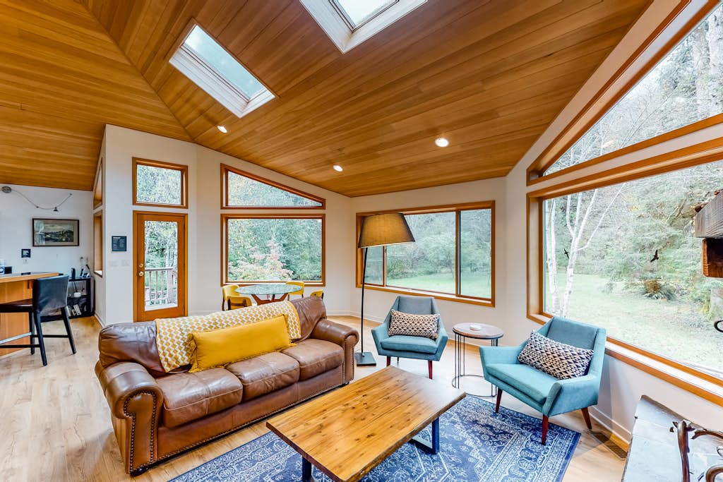 Luxury Riverfront Home with Several Acres Hot Tub and Swimming Holes Dogs OK