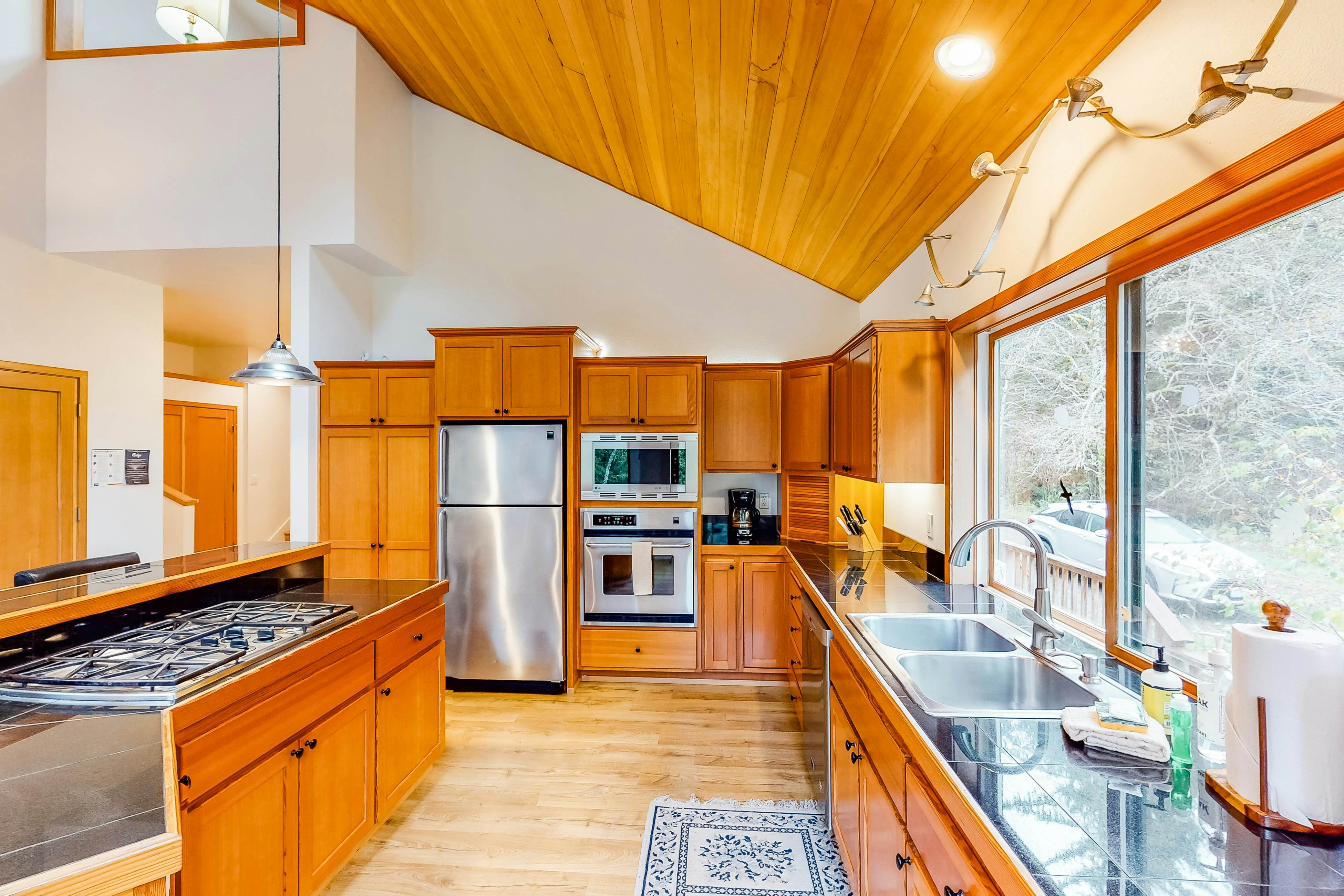 Luxury Riverfront Home with Several Acres Hot Tub and Swimming Holes Dogs OK