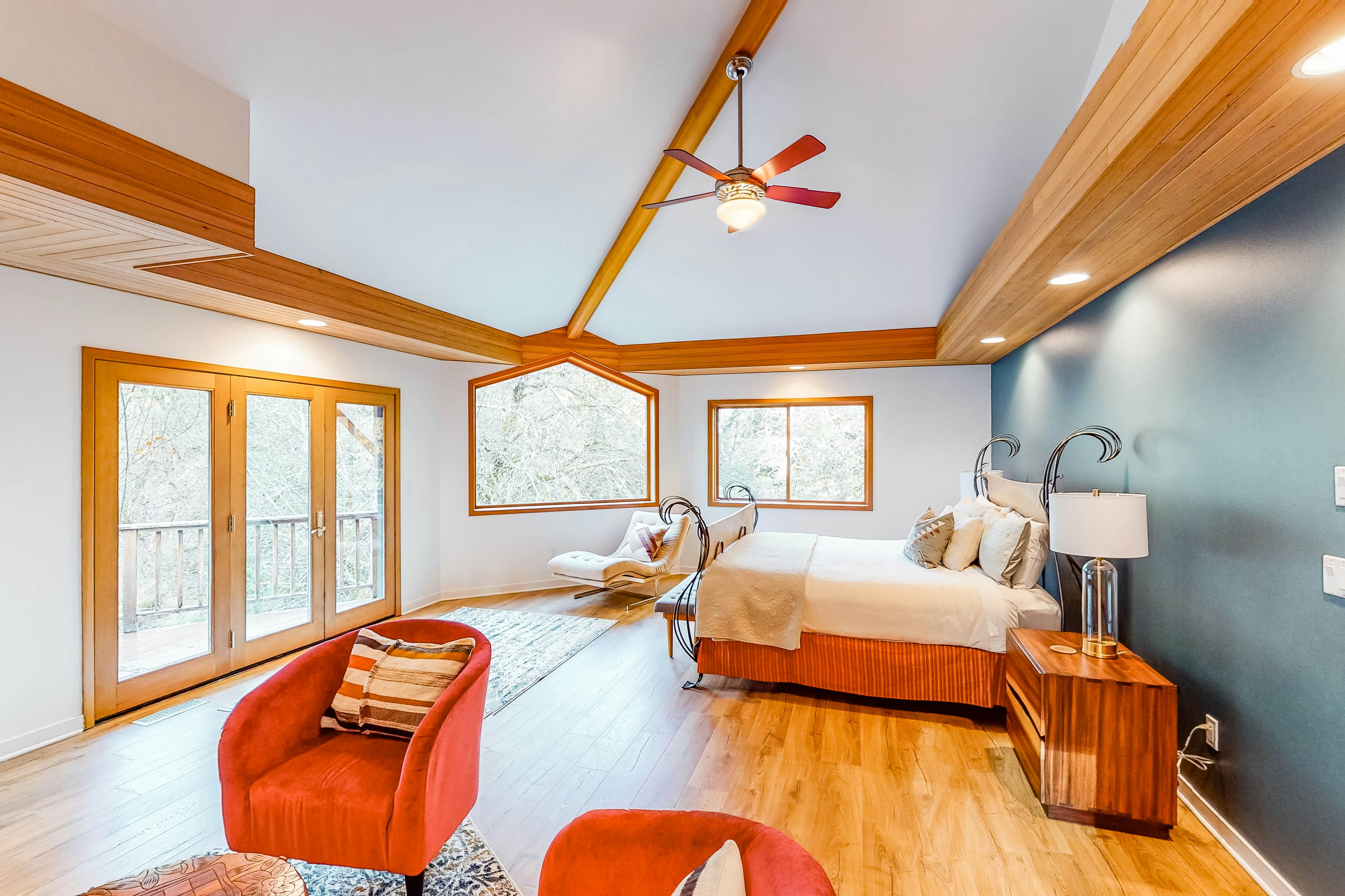 Luxury Riverfront Home with Several Acres Hot Tub and Swimming Holes Dogs OK