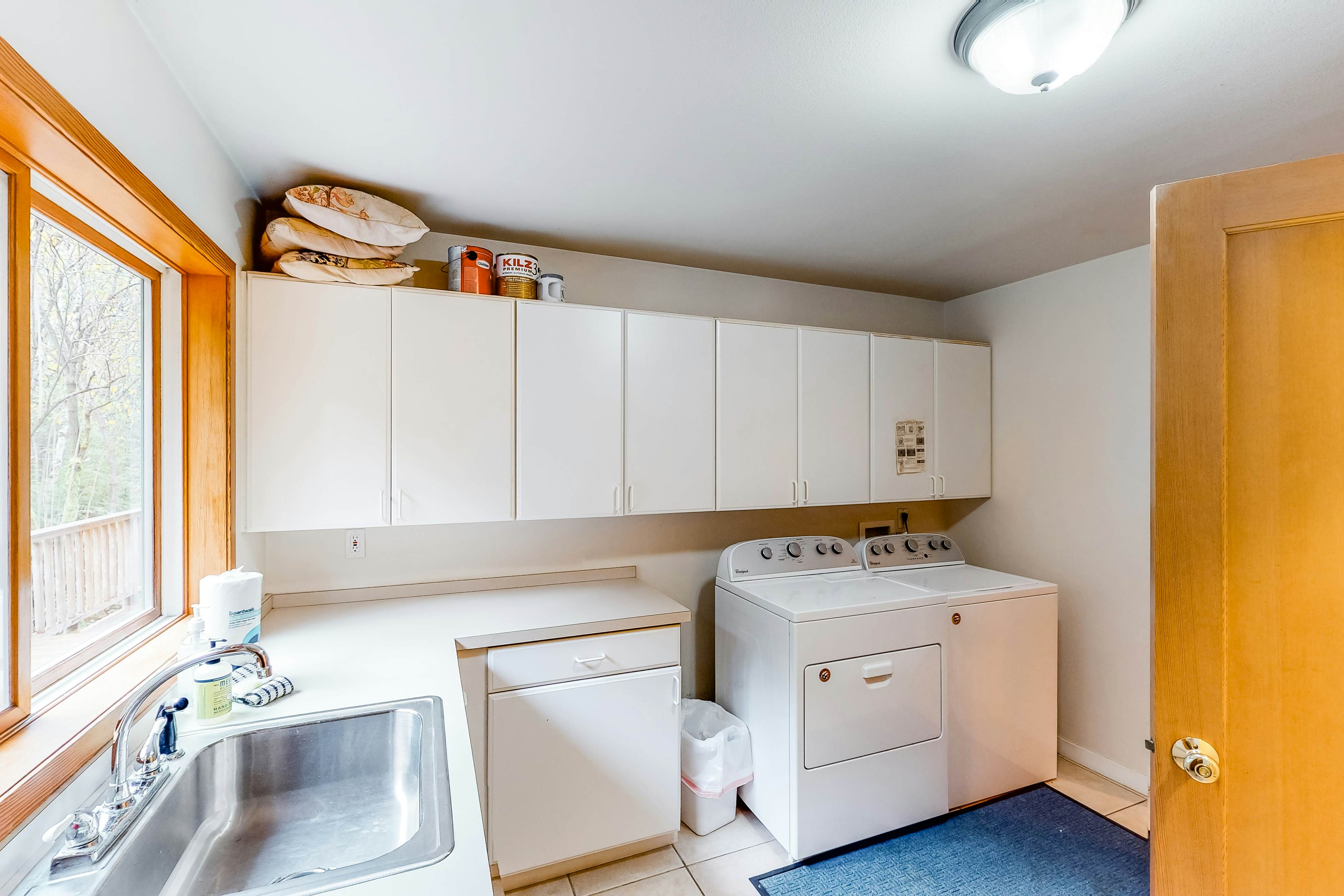 Luxury Riverfront Home with Several Acres Hot Tub and Swimming Holes Dogs OK