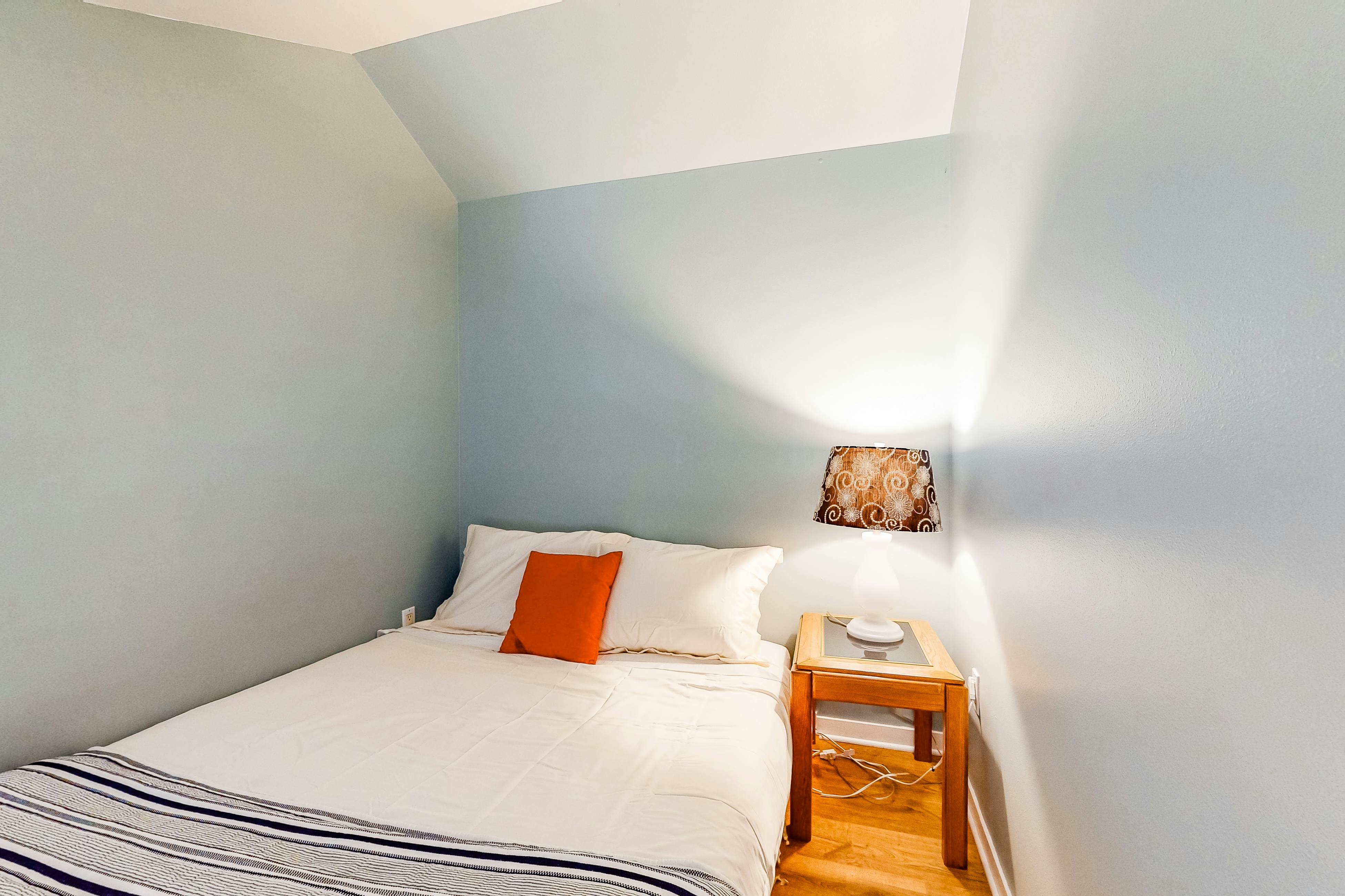 Luxury Riverfront Home with Several Acres Hot Tub and Swimming Holes Dogs OK