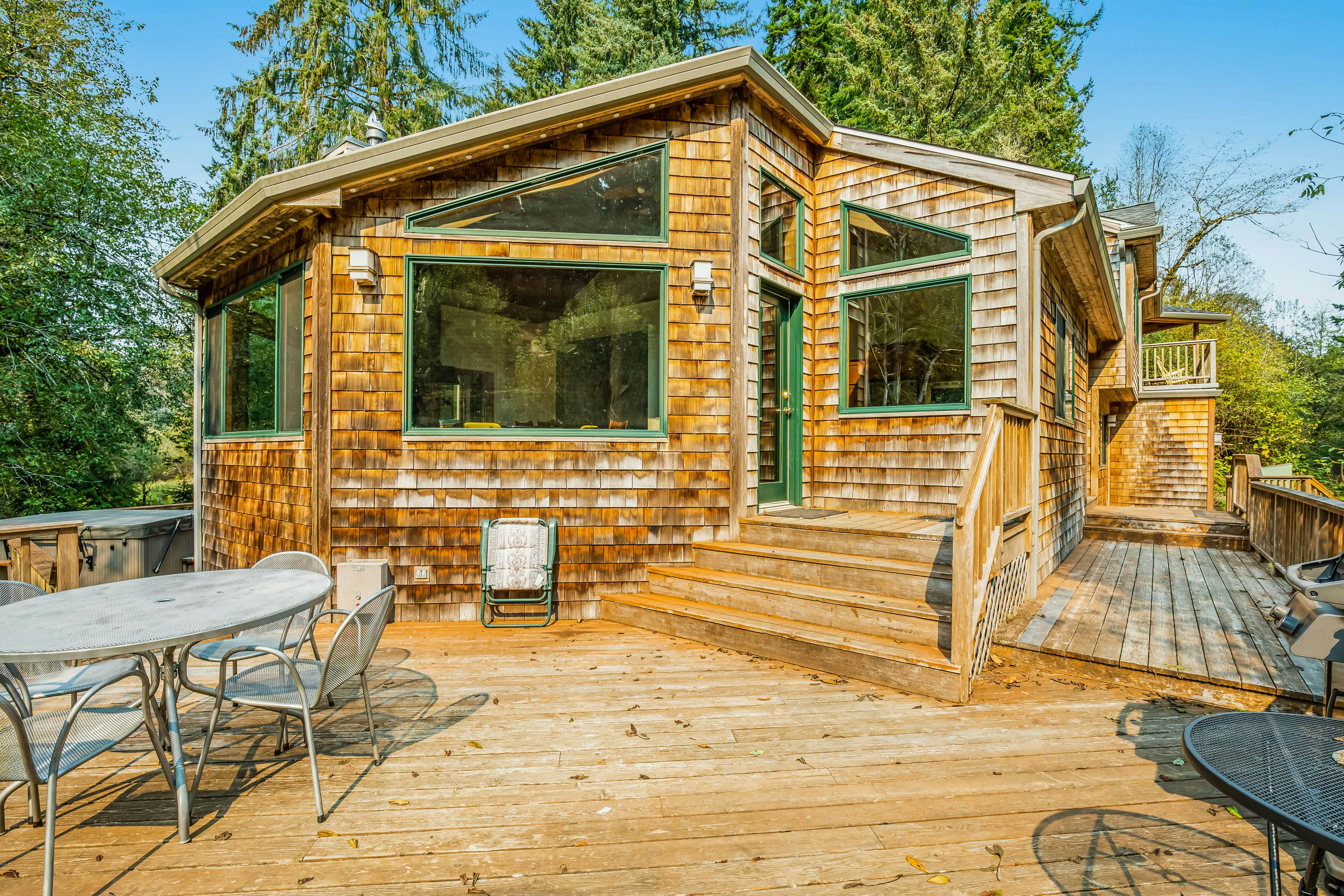 Luxury Riverfront Home with Several Acres Hot Tub and Swimming Holes Dogs OK