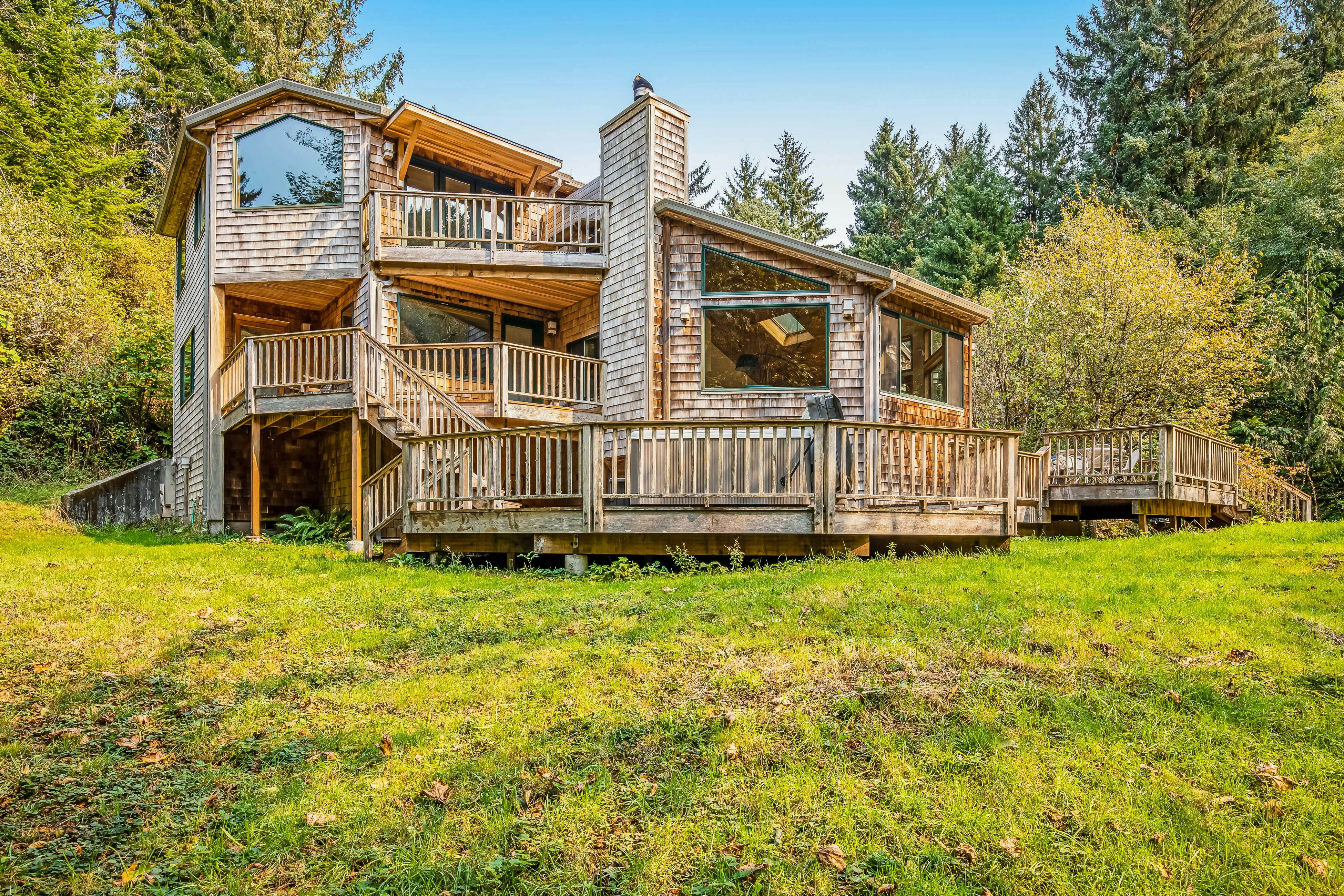 Luxury Riverfront Home with Several Acres Hot Tub and Swimming Holes Dogs OK