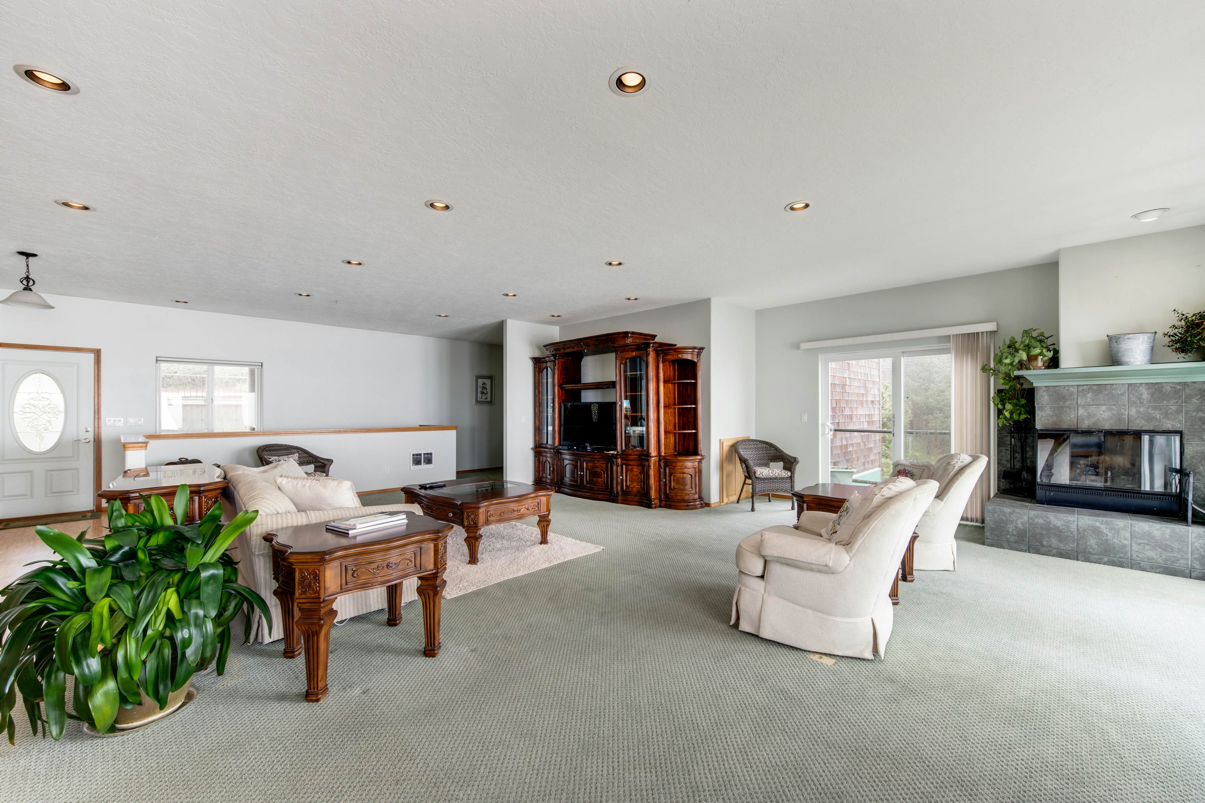 Dog Friendly Oceanfront House with Stunning Views Multi Level Deck and Fireplace