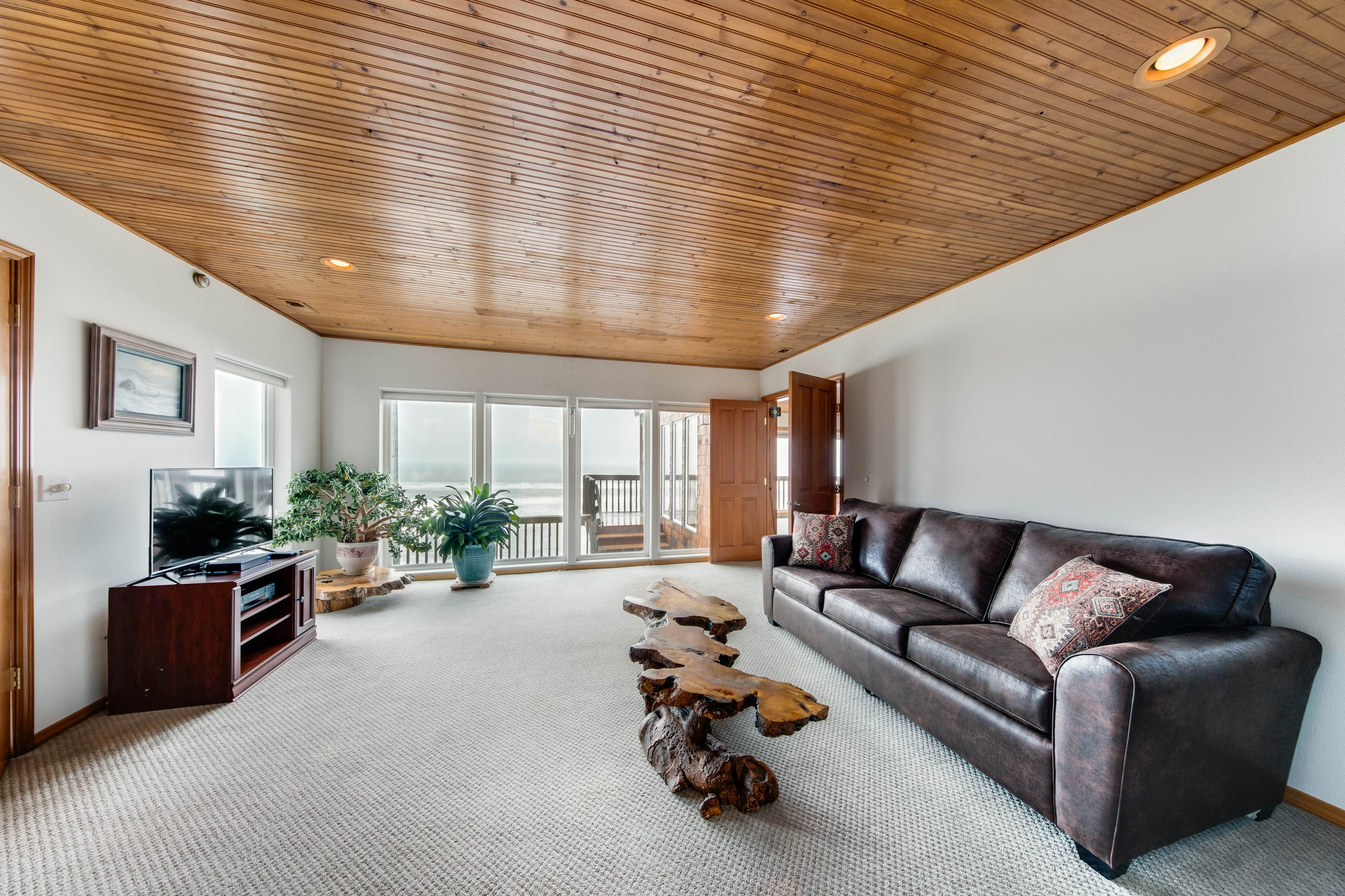 Dog Friendly Oceanfront House with Stunning Views Multi Level Deck and Fireplace