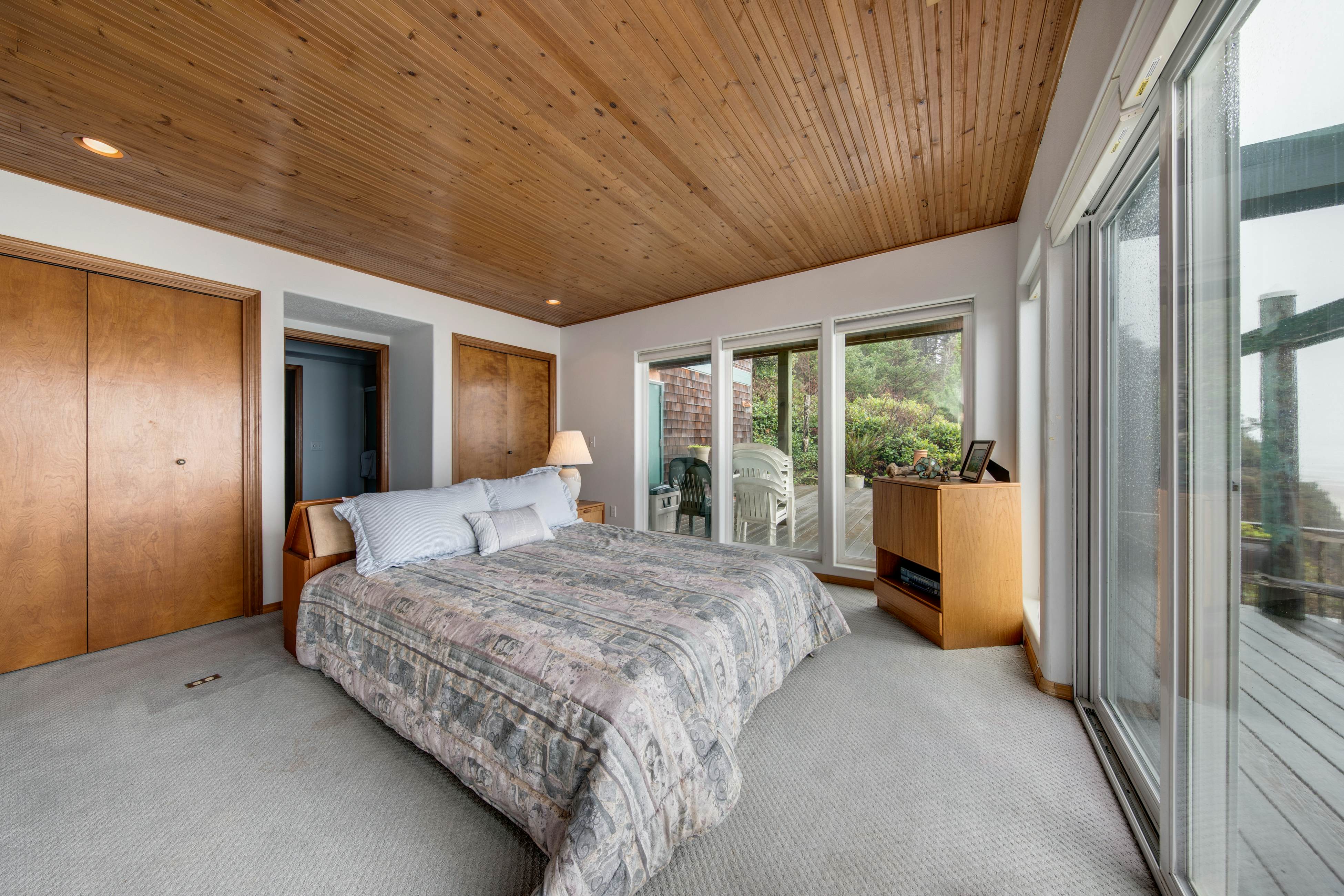 Dog Friendly Oceanfront House with Stunning Views Multi Level Deck and Fireplace