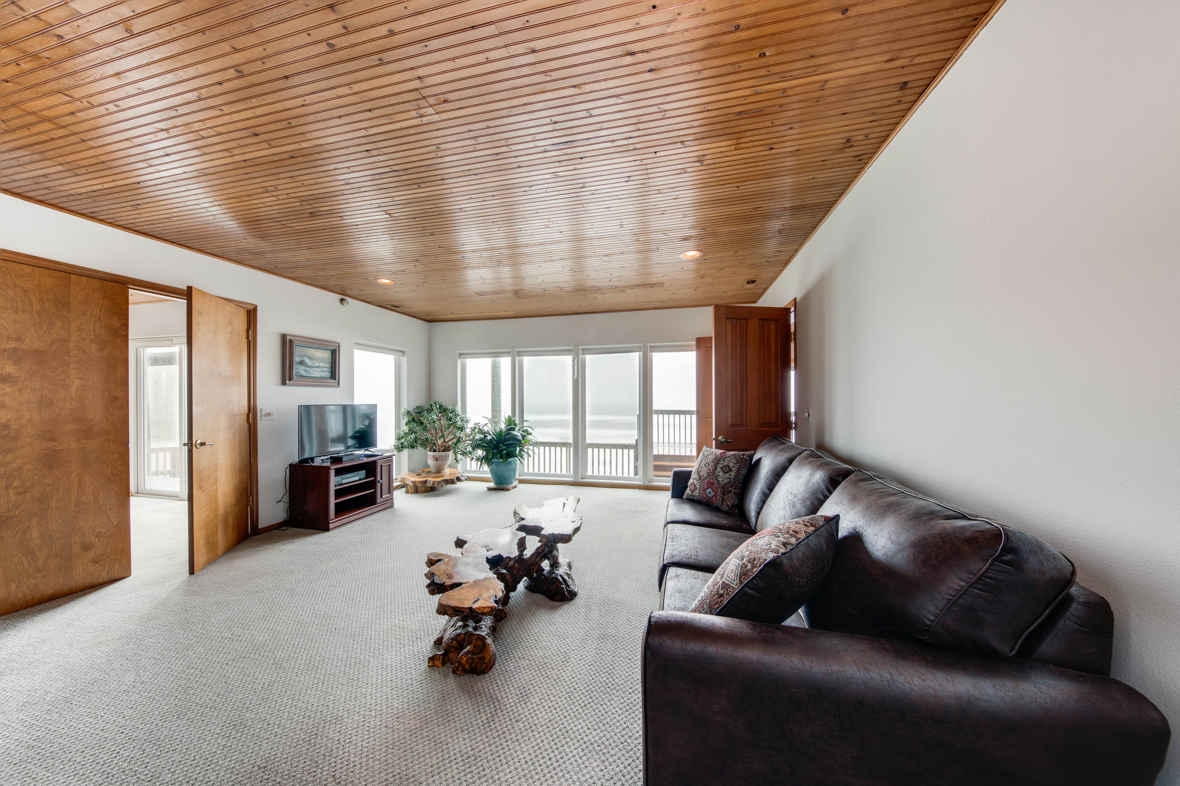 Dog Friendly Oceanfront House with Stunning Views Multi Level Deck and Fireplace