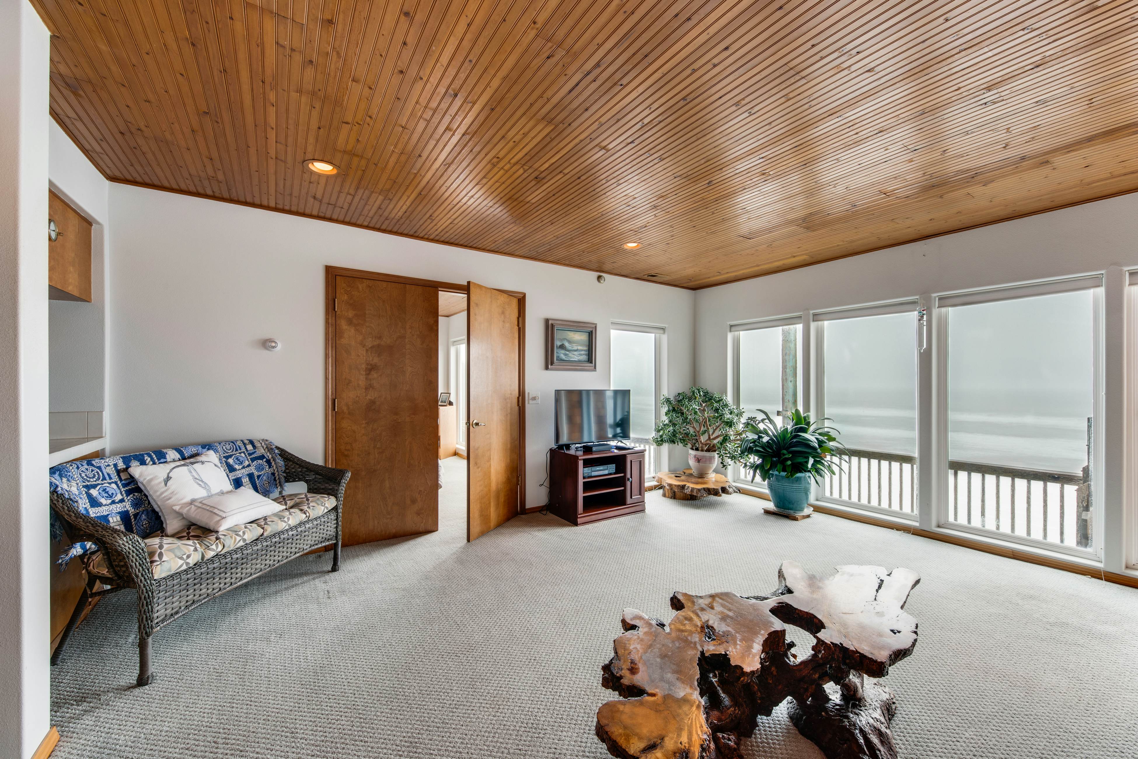 Dog Friendly Oceanfront House with Stunning Views Multi Level Deck and Fireplace