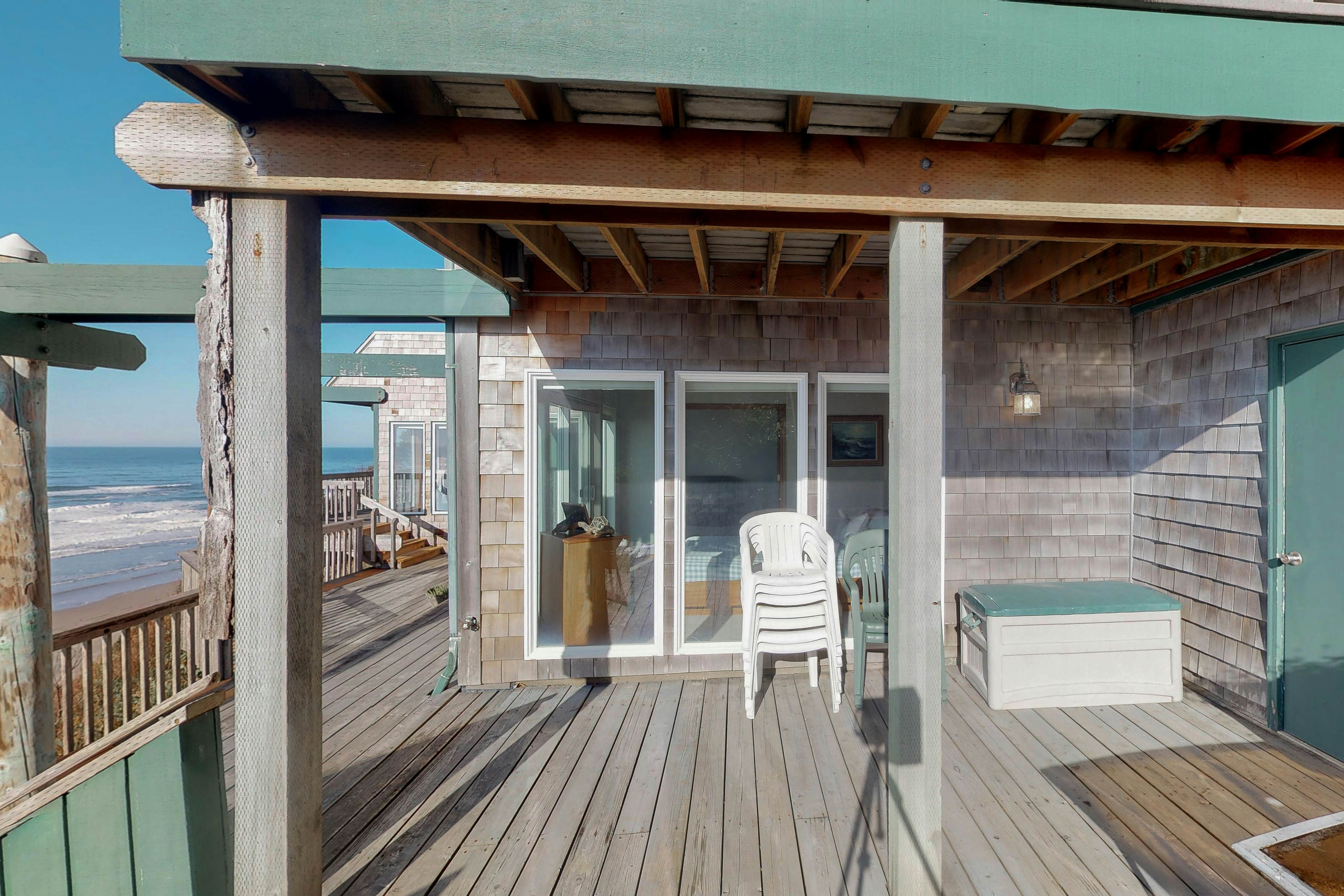 Dog Friendly Oceanfront House with Stunning Views Multi Level Deck and Fireplace