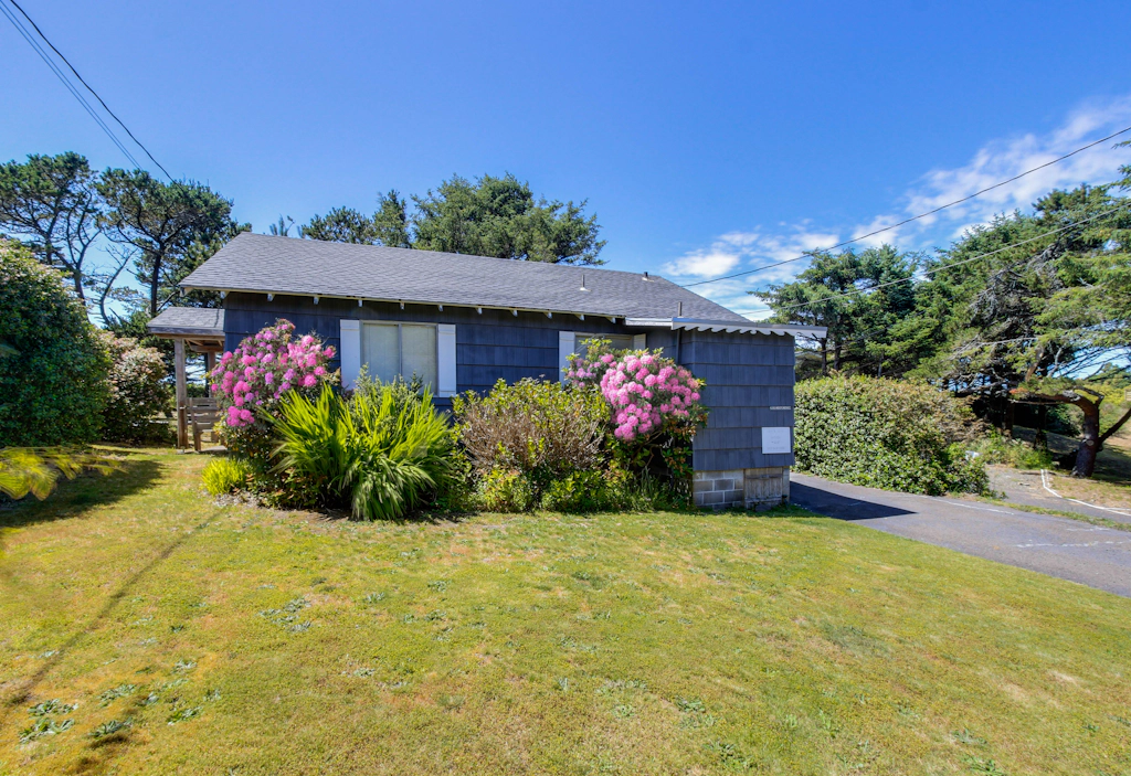 Dog-Friendly Beach Cottage in Peaceful Neskowin 