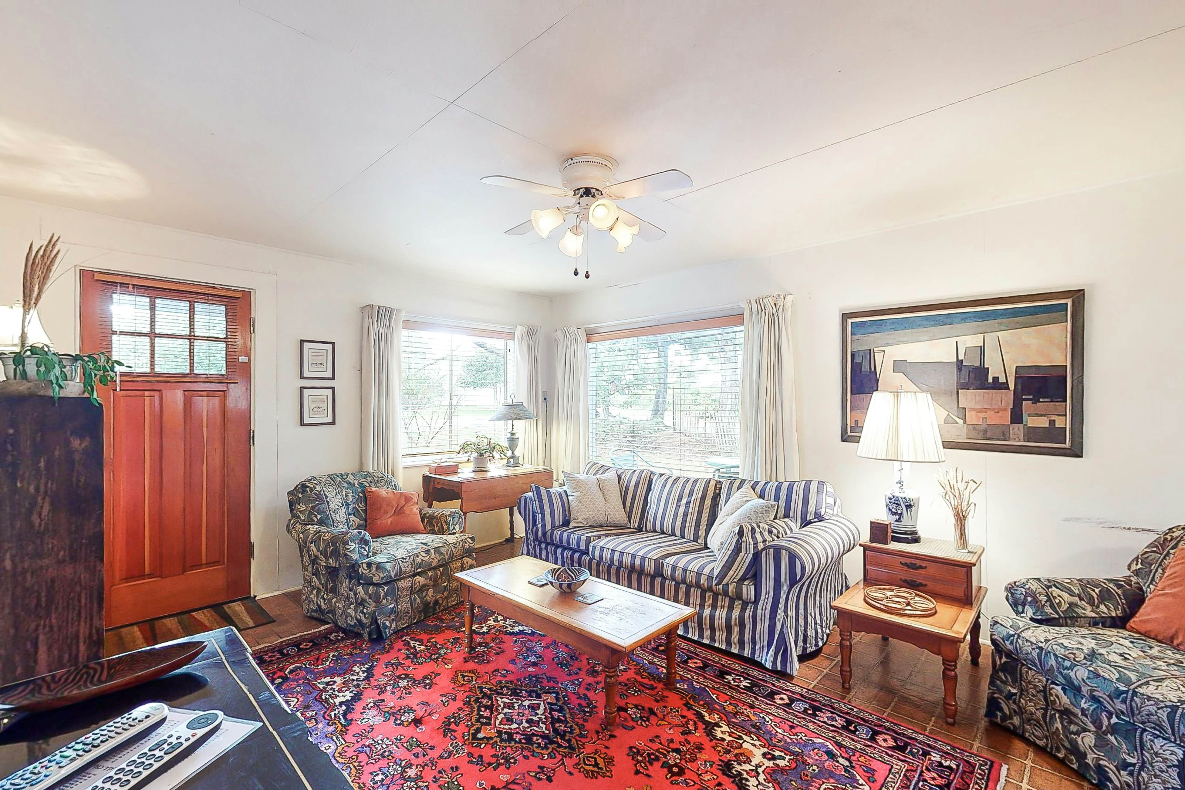 Charming dog friendly cabin with WiFi steps from beach and two blocks from golf