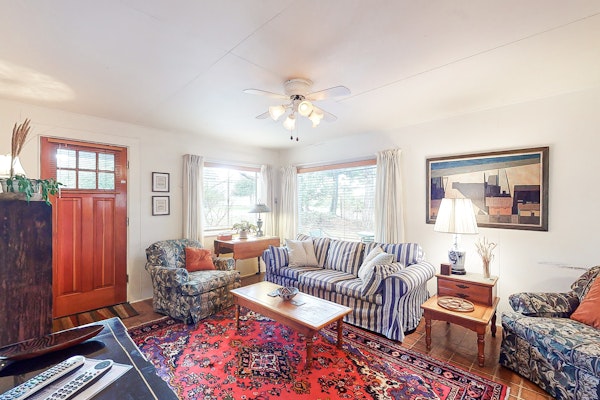 Charming dog friendly cabin with WiFi steps from beach and two blocks from golf