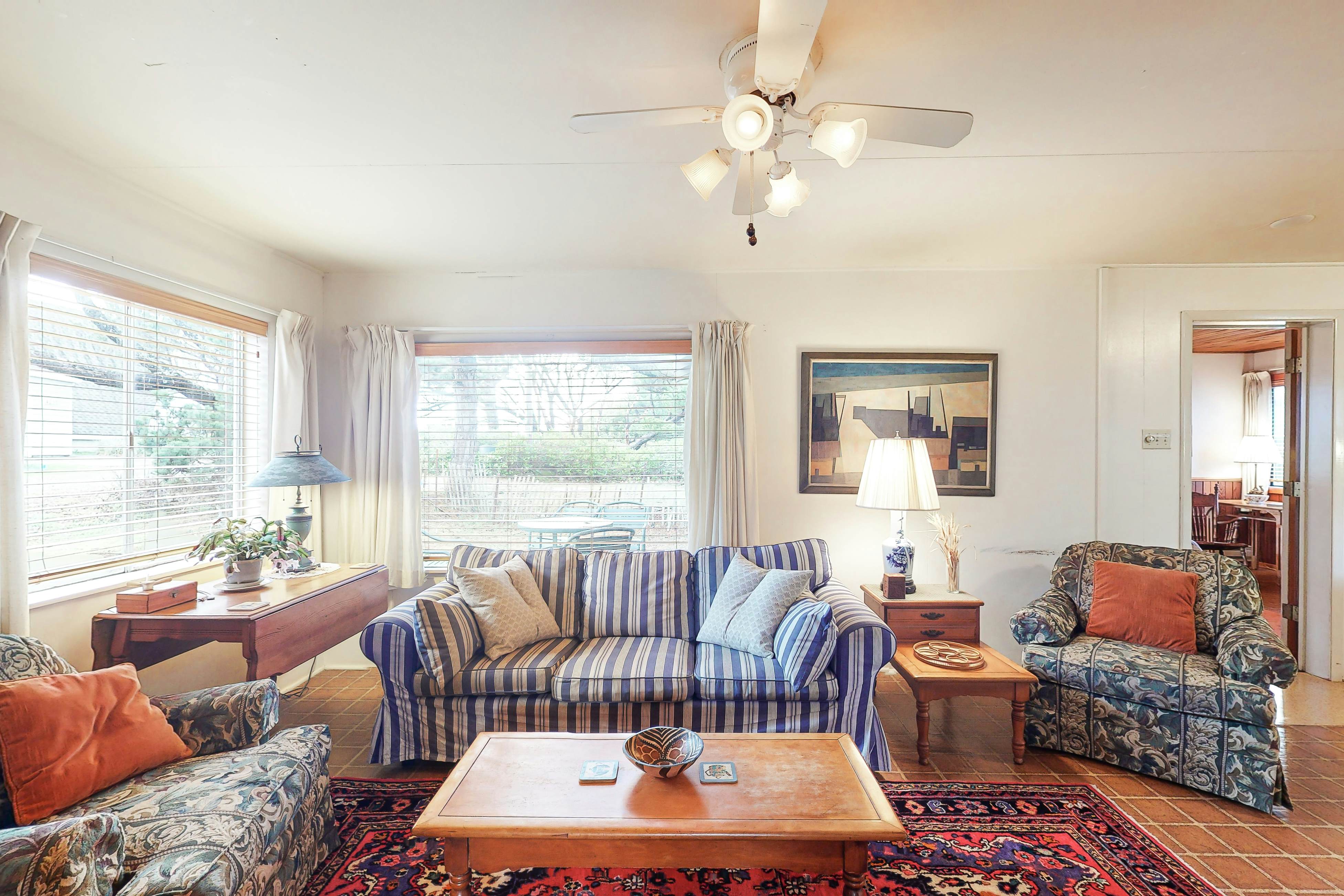 Charming dog friendly cabin with WiFi steps from beach and two blocks from golf